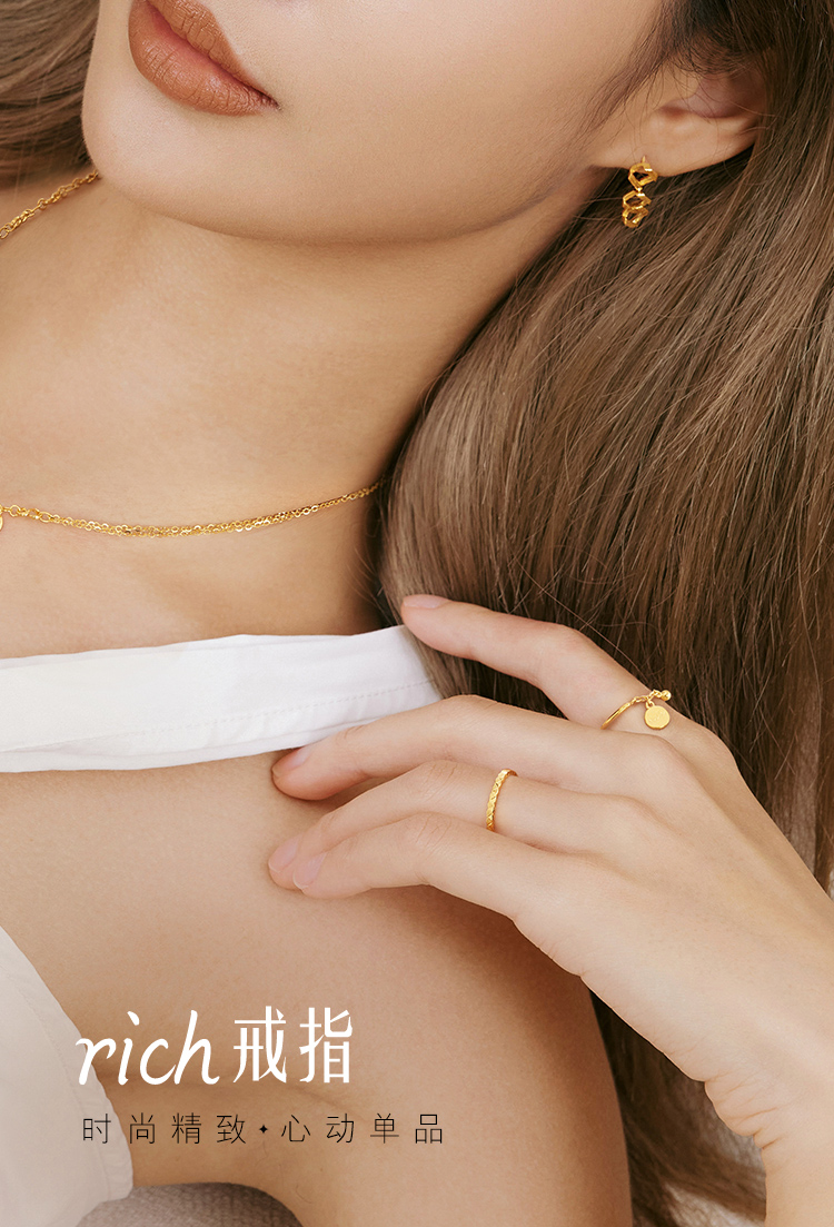 六福珠宝RICH圆牌黄金戒指女拉丝光面闭口戒足金计价GDGTBR0045