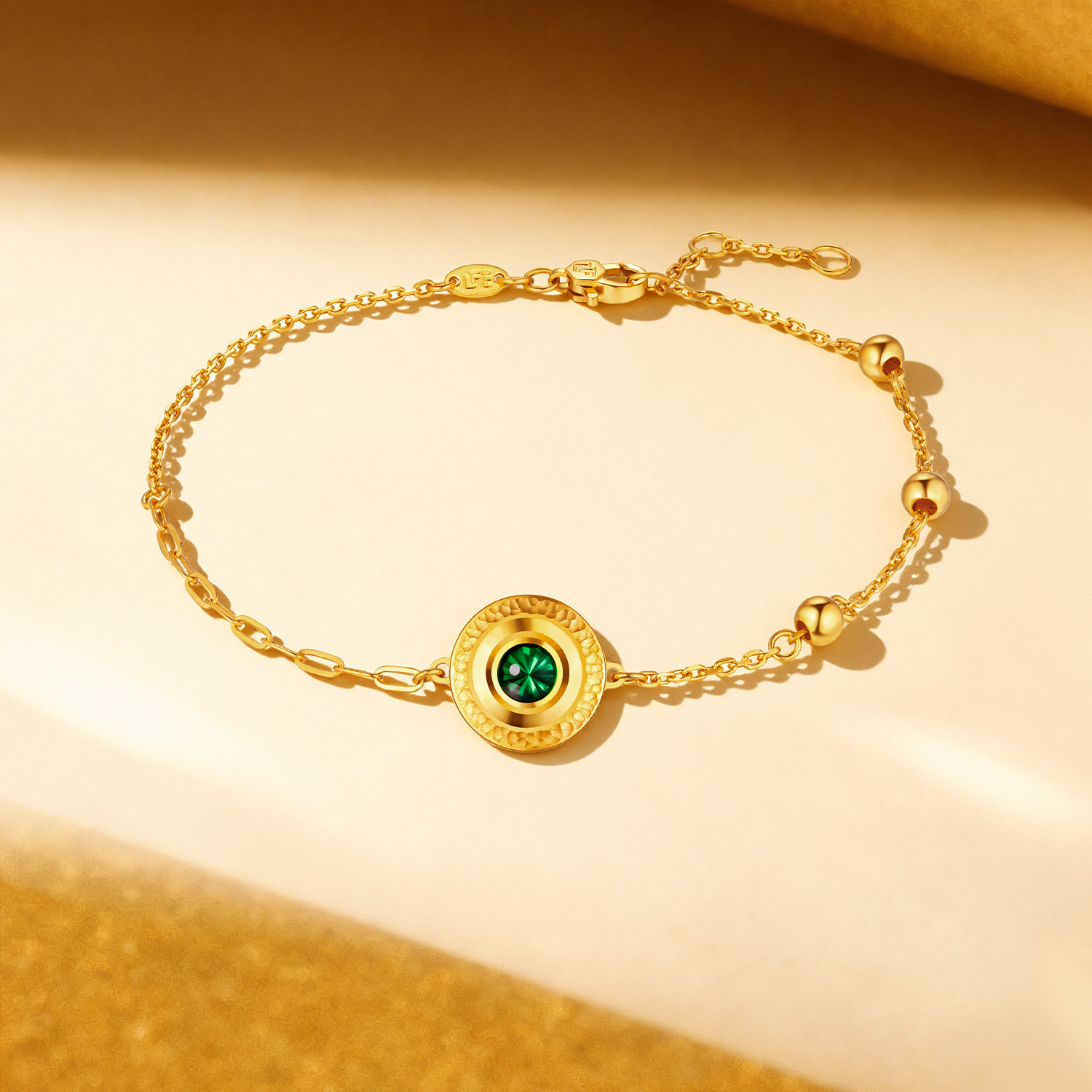 六福珠宝圆形黄金手链女宝石级鎏彩工艺首饰正品计价HXGTBB0014