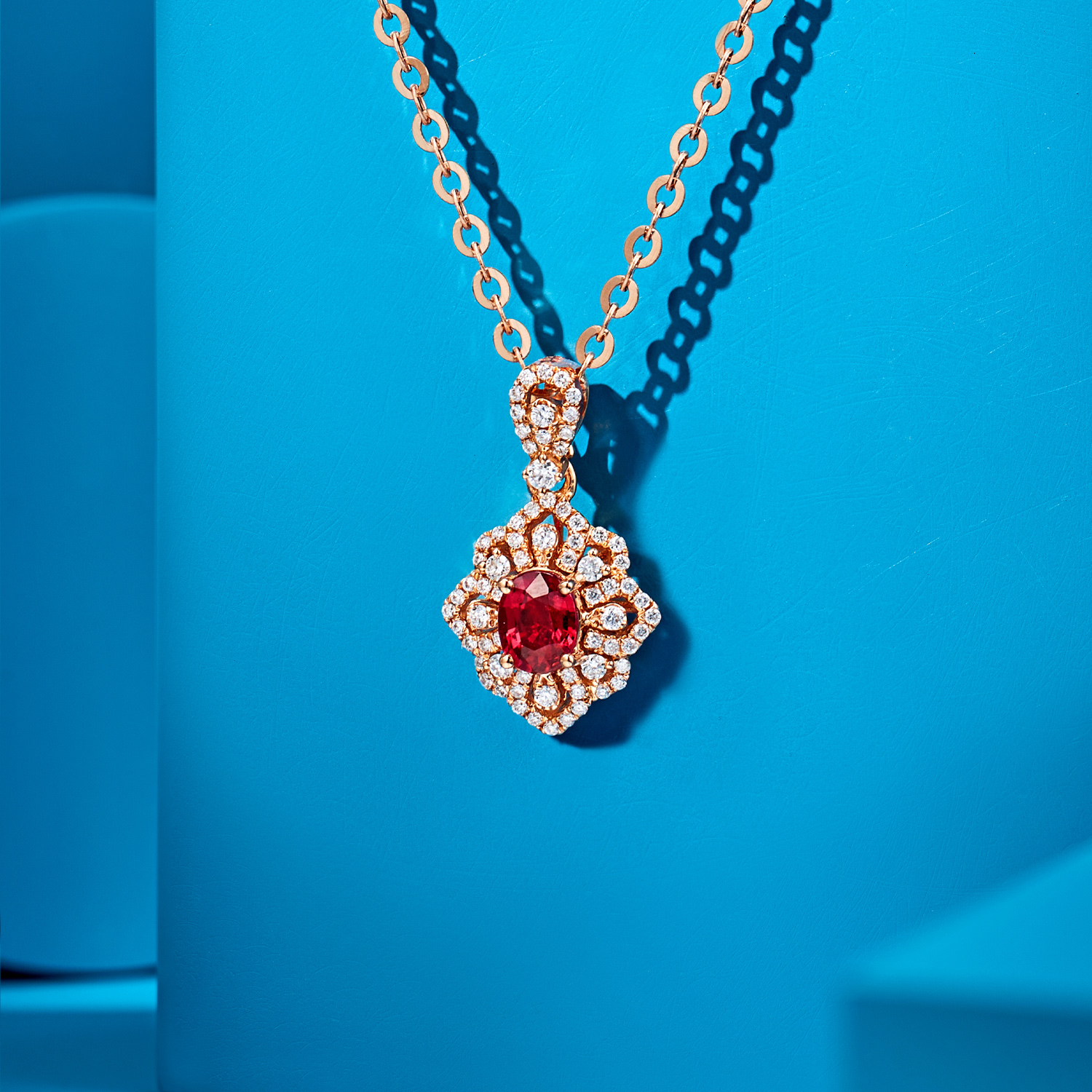 【20日上新】六福珠宝繁花晨梦18K金红宝石钻石吊坠女款F48J0011DS新品324【视频看货】