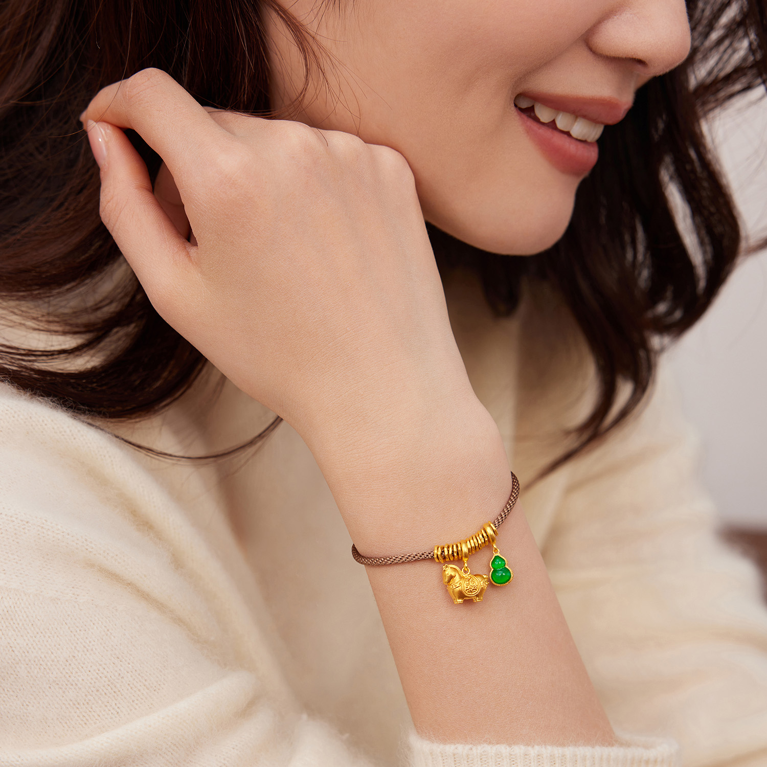 六福珠宝福满传家马上享福黄金手链唐马生肖葫芦手绳计价033031BA