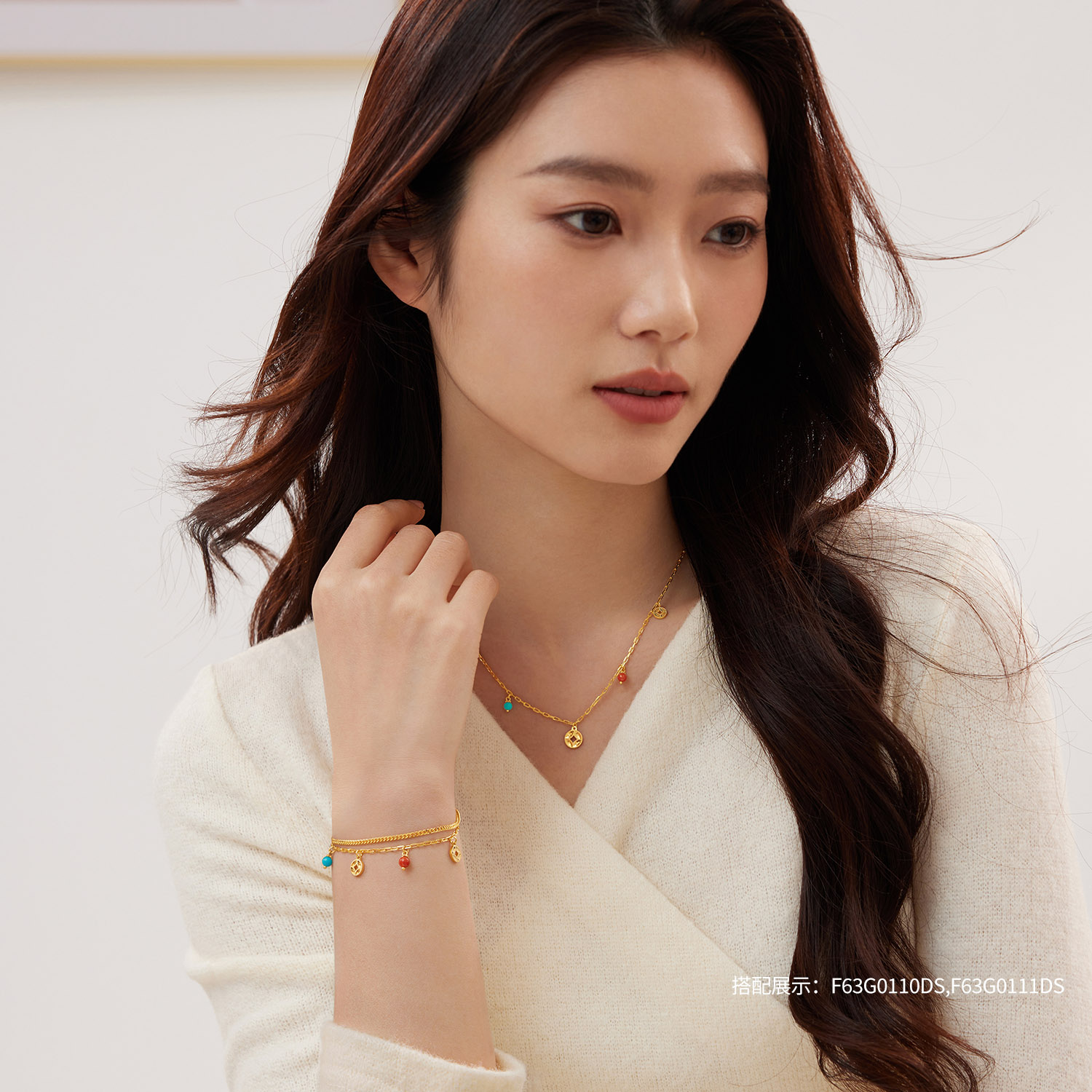 六福珠宝钱多多铜钱黄金项链绿松石闪耀金挂坠玉髓计价F63G0111DS【视频看货】