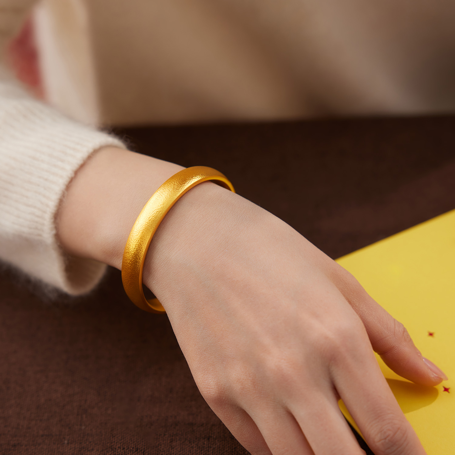 六福珠宝福满传家轮胎黄金手镯子古法手工锤揲素圈计价L04G0006DS【视频看货】