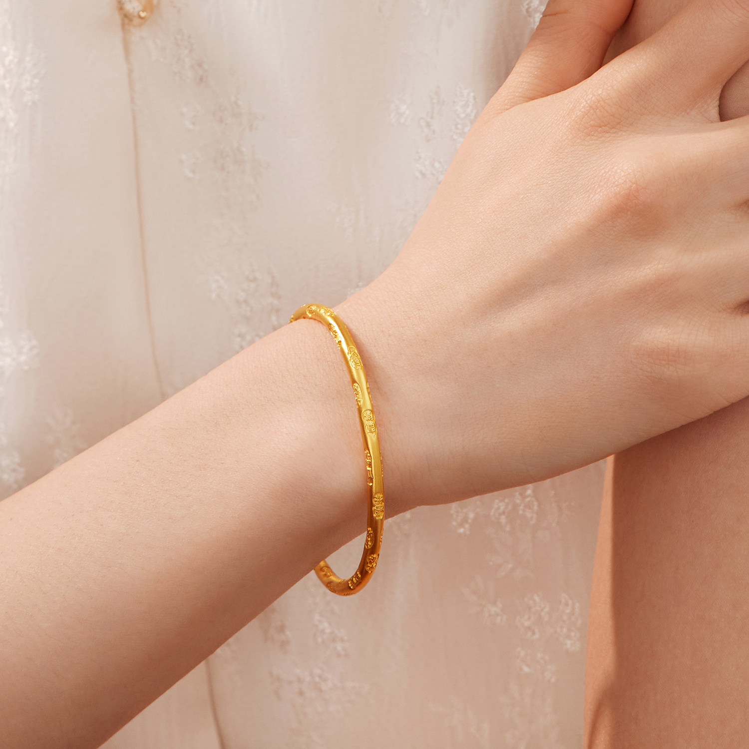 六福珠宝福满传家吉言金古法黄金手镯女款圆棍实心计价F63G0066DS