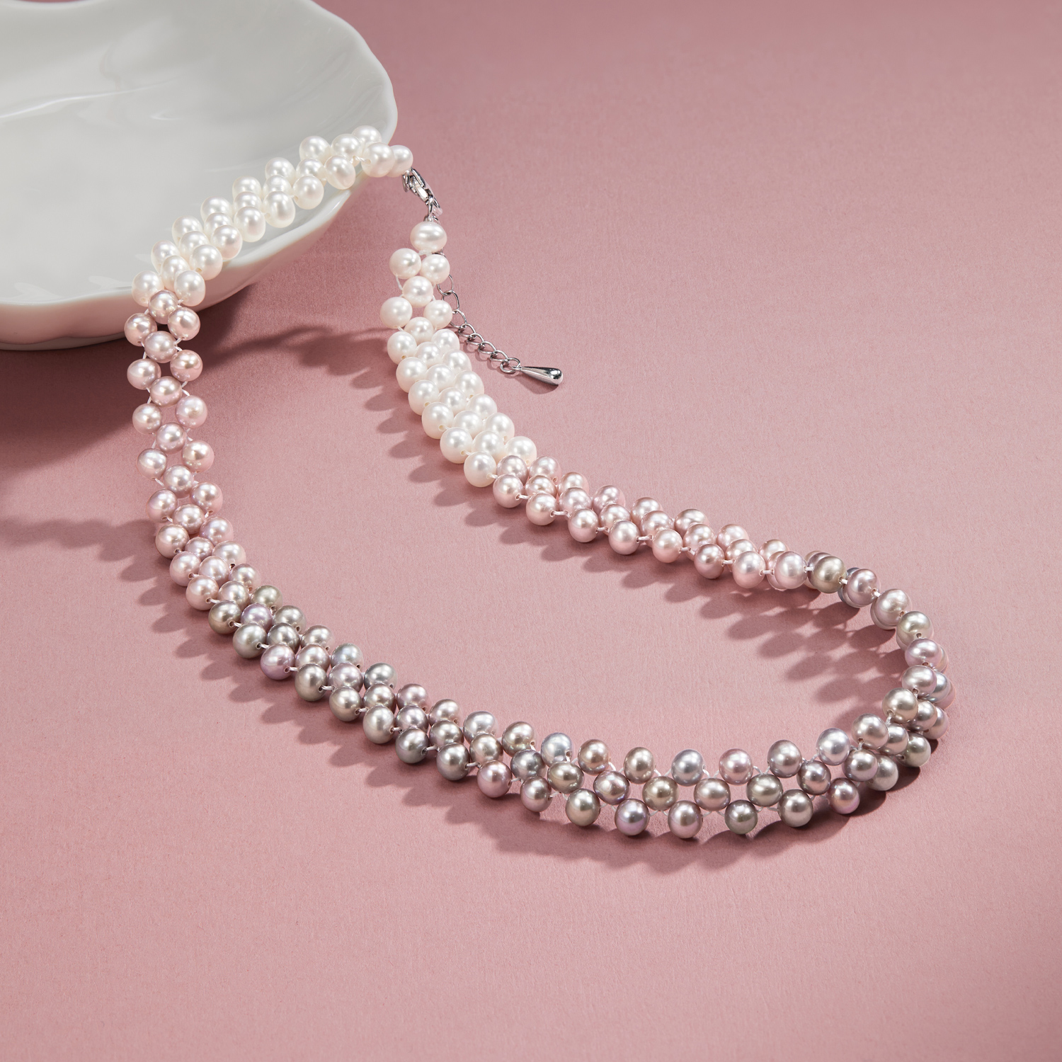 六福珠宝三层渐变色珍珠项链Ag925银扣编织设计女款F87J0004DS新品321