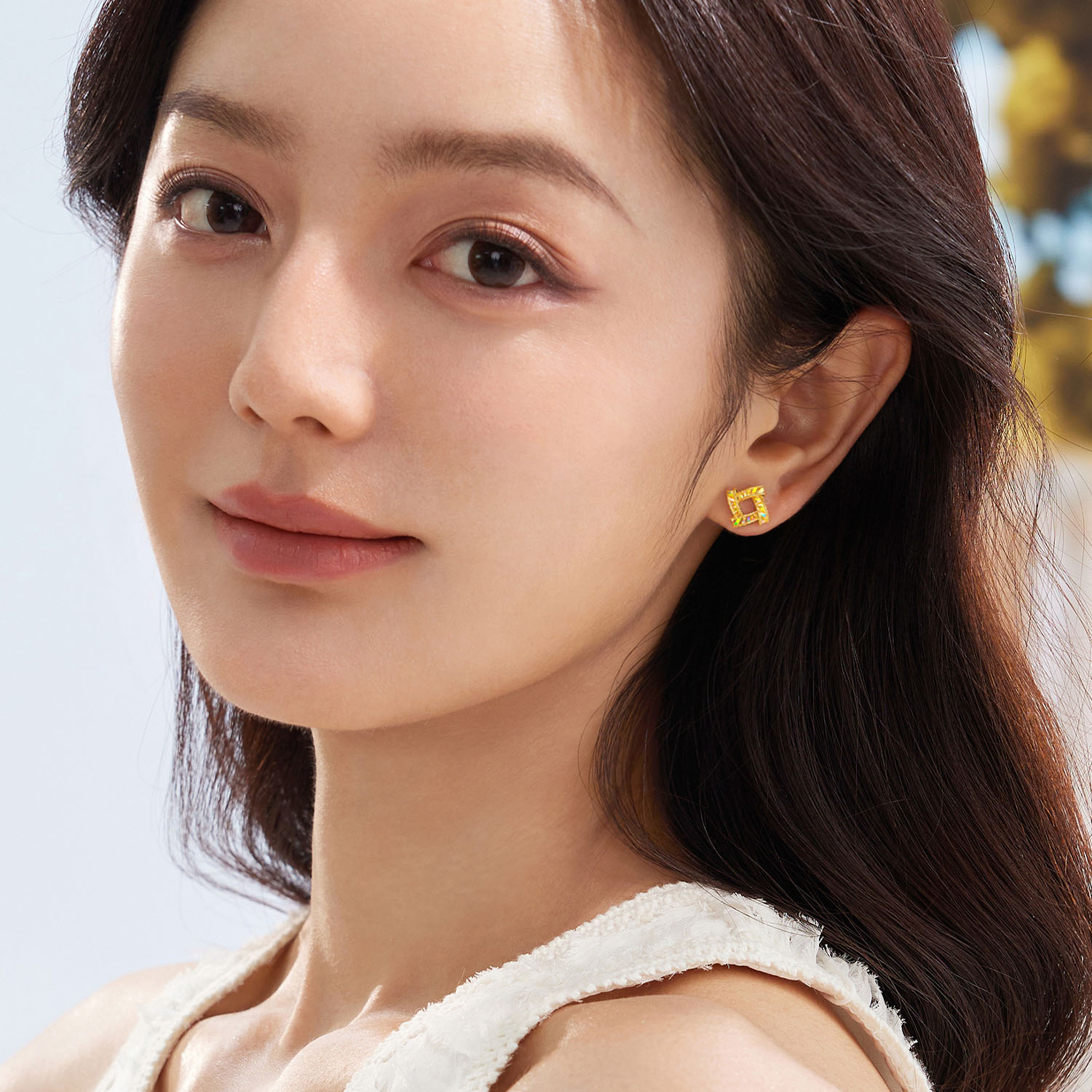 六福珠宝光影金炫动时空黄金耳钉几何方形炫彩耳环计价GJG0180DS