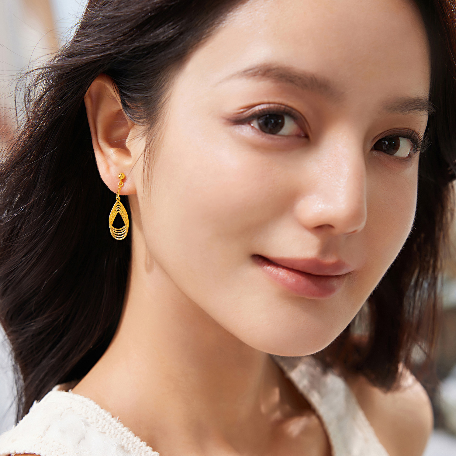 【店庆特惠】六福珠宝光影金幻影水滴黄金耳钉耳环足金耳坠耳饰计价GJG0200DS