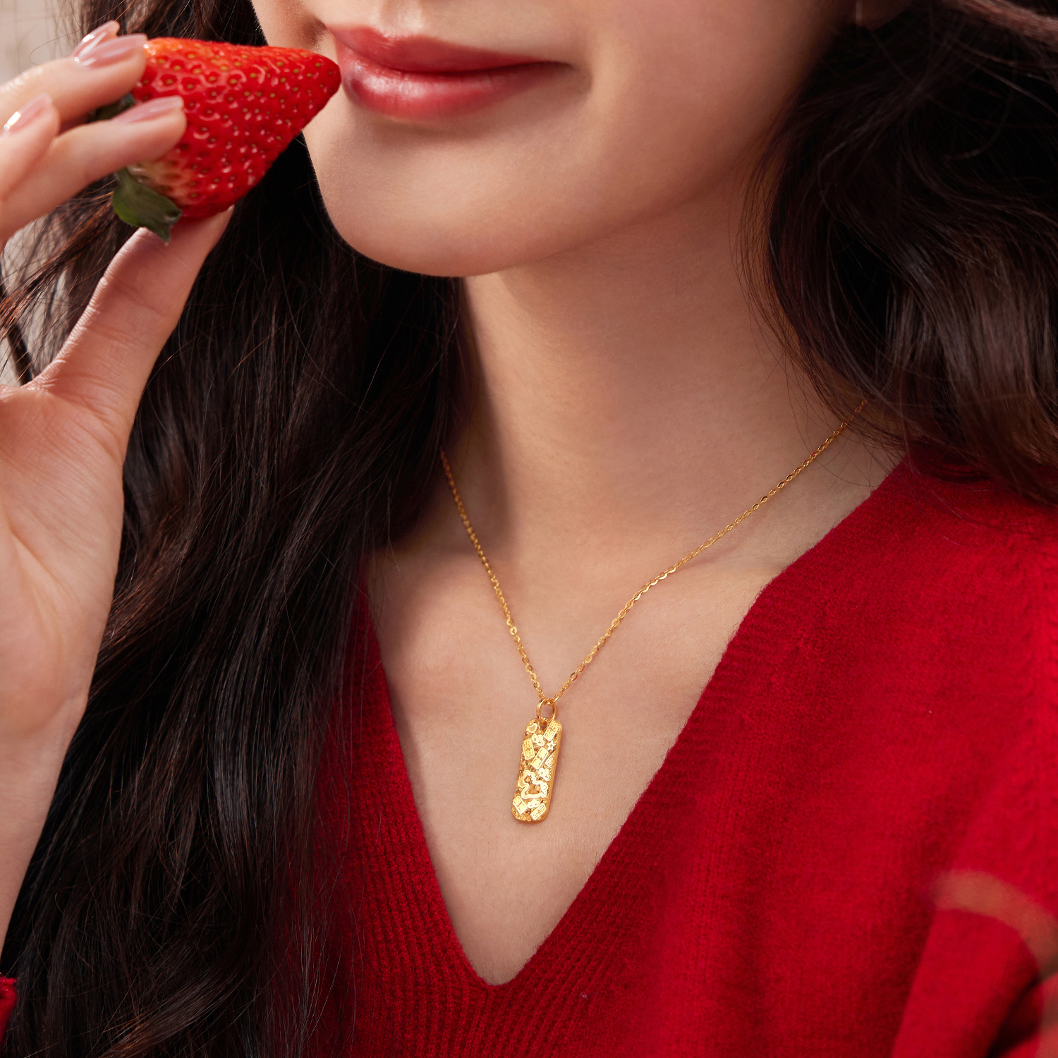 六福珠宝幸福加马黄金吊坠女碎碎冰生肖马吉言挂坠计价ERG0014DS