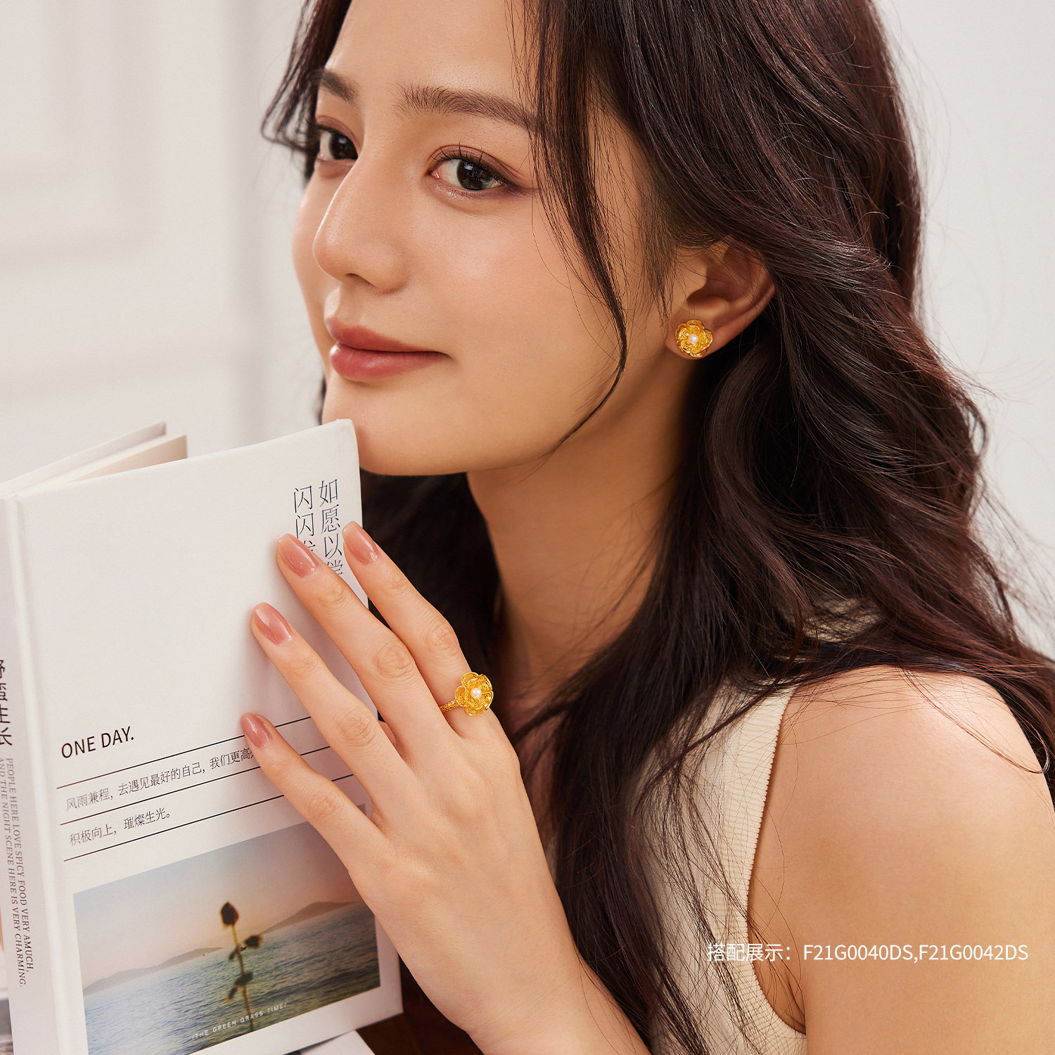 【店庆特惠】六福珠宝繁花紫荆黄金戒指女足金镂空花丝珍珠首饰计价F21G0040DS