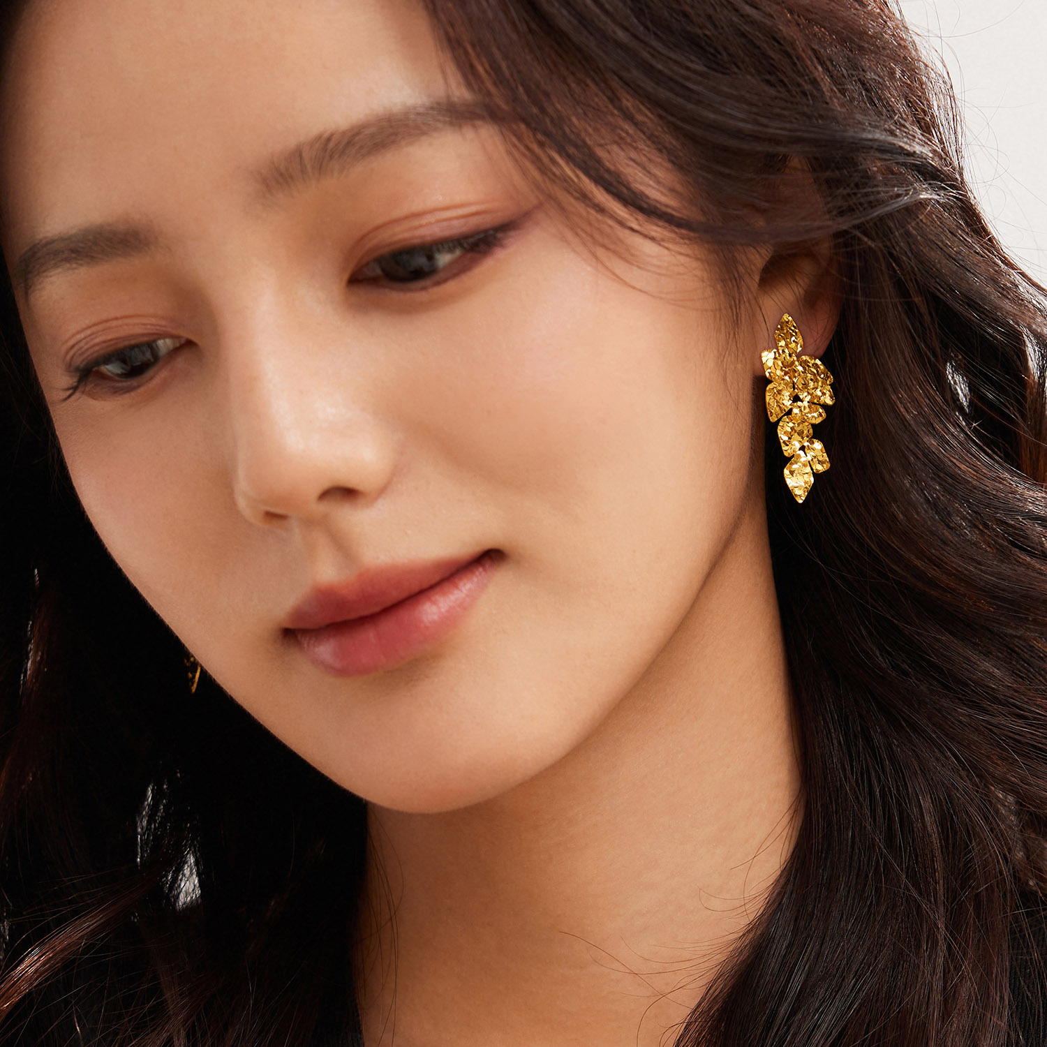 【店庆特惠】六福珠宝光影金碎冰金叶黄金耳钉女5G碎碎冰耳坠耳饰计价035120ea