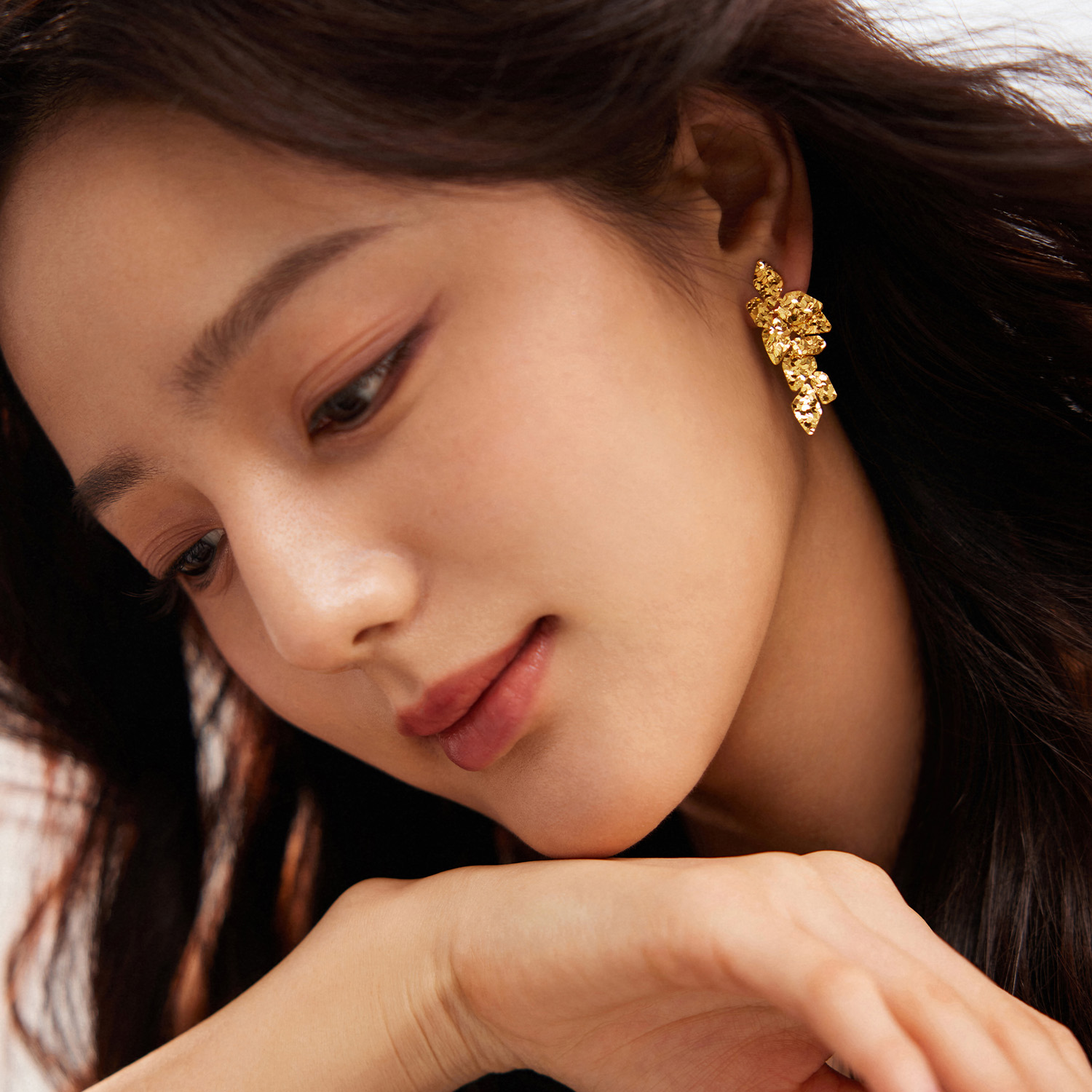 【店庆特惠】六福珠宝光影金碎冰金叶黄金耳钉女5G碎碎冰耳坠耳饰计价035120ea