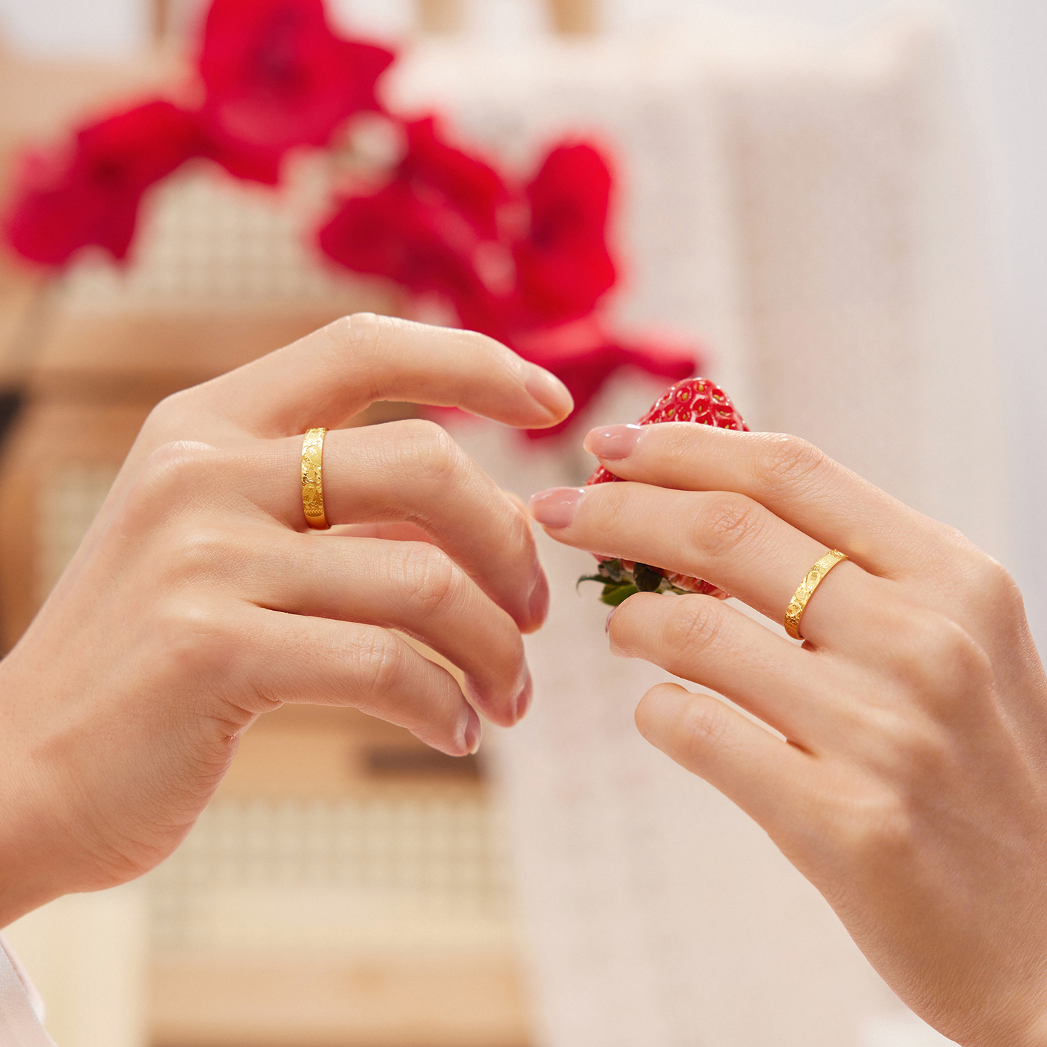 【店庆特惠】六福珠宝吉言金黄金戒指实心款男女碎碎冰情侣对戒计价G16G0056DS【联系客服补货】