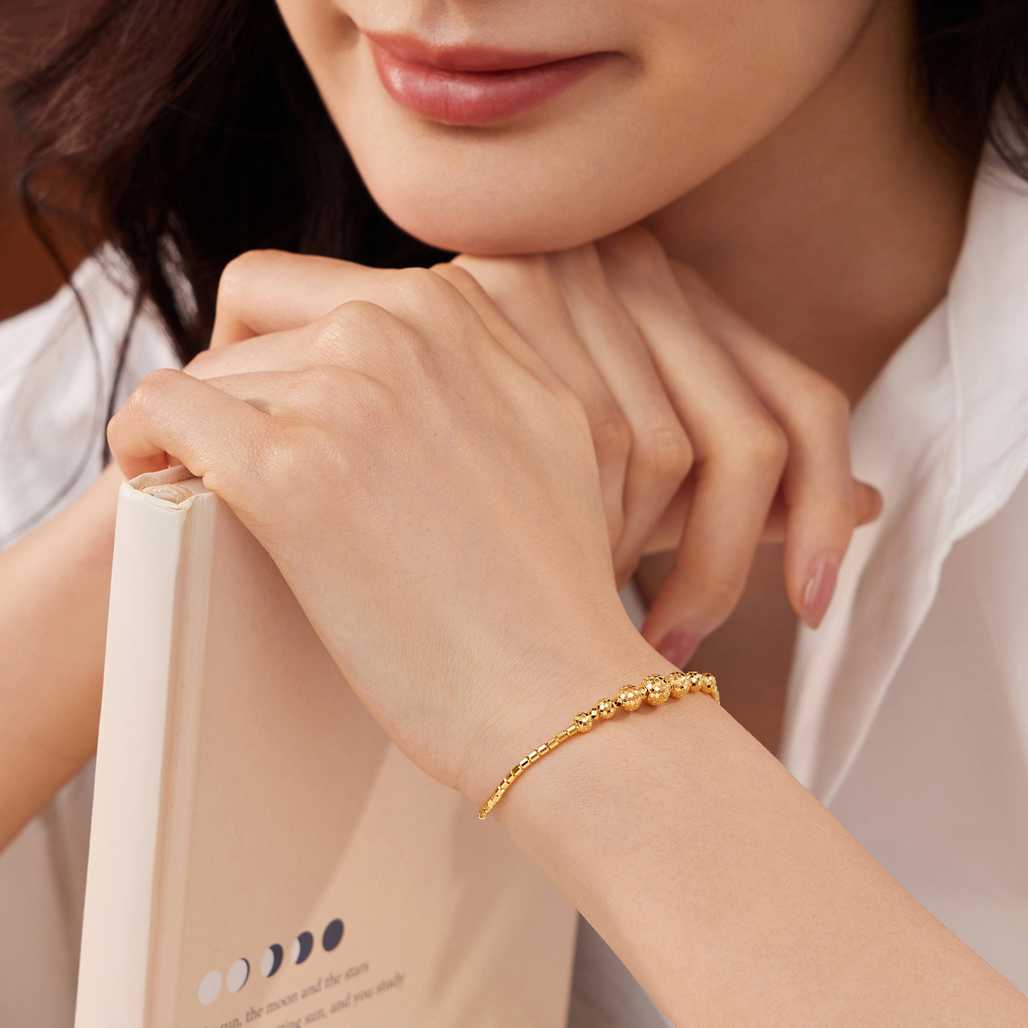 【店庆特惠】六福珠宝光影金蹦迪珠黄金手链女小方珠手串蜂巢纹计价GJG0199DS