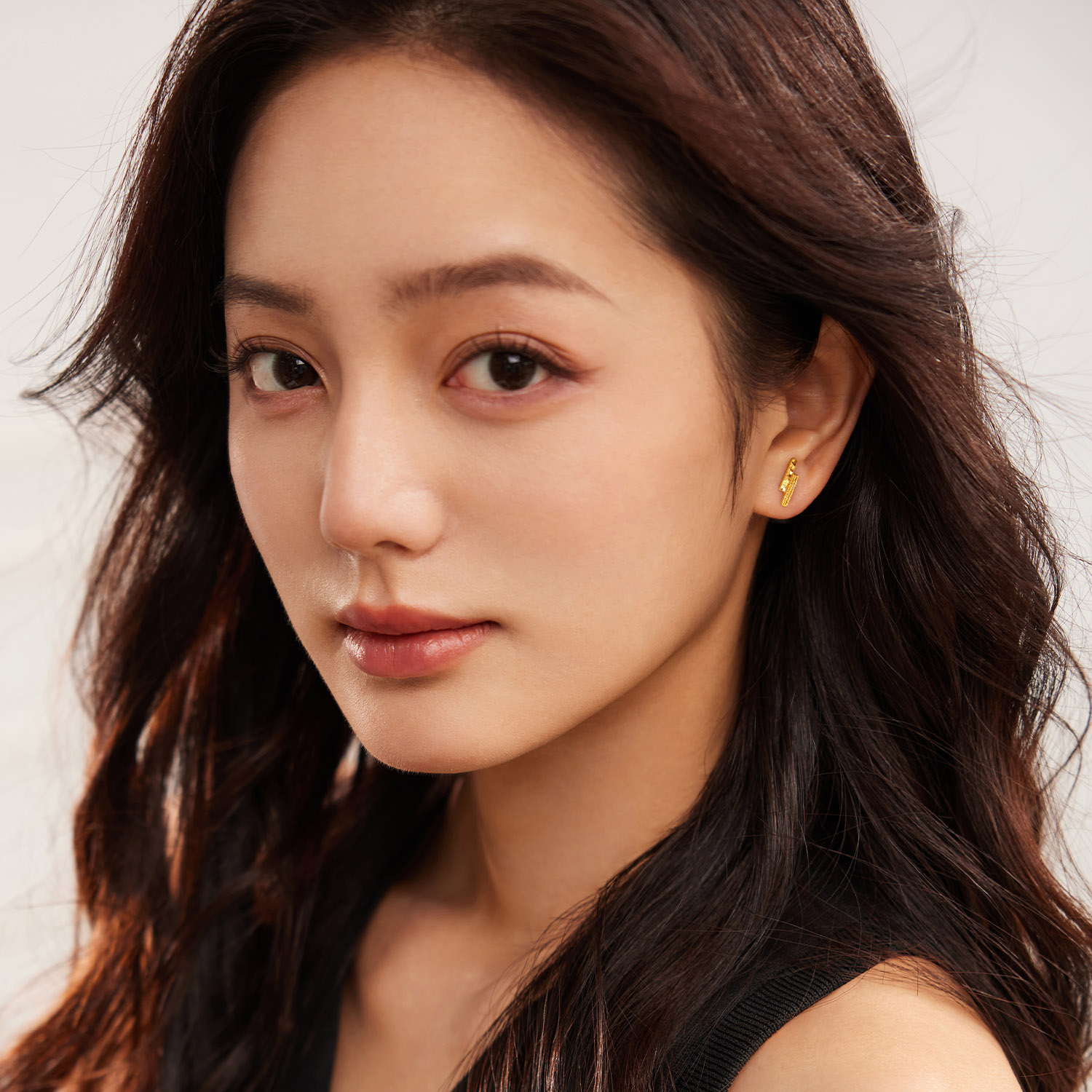 六福珠宝光影金小金条黄金耳钉耳环女5G碎碎冰耳饰计价GJG0217DS