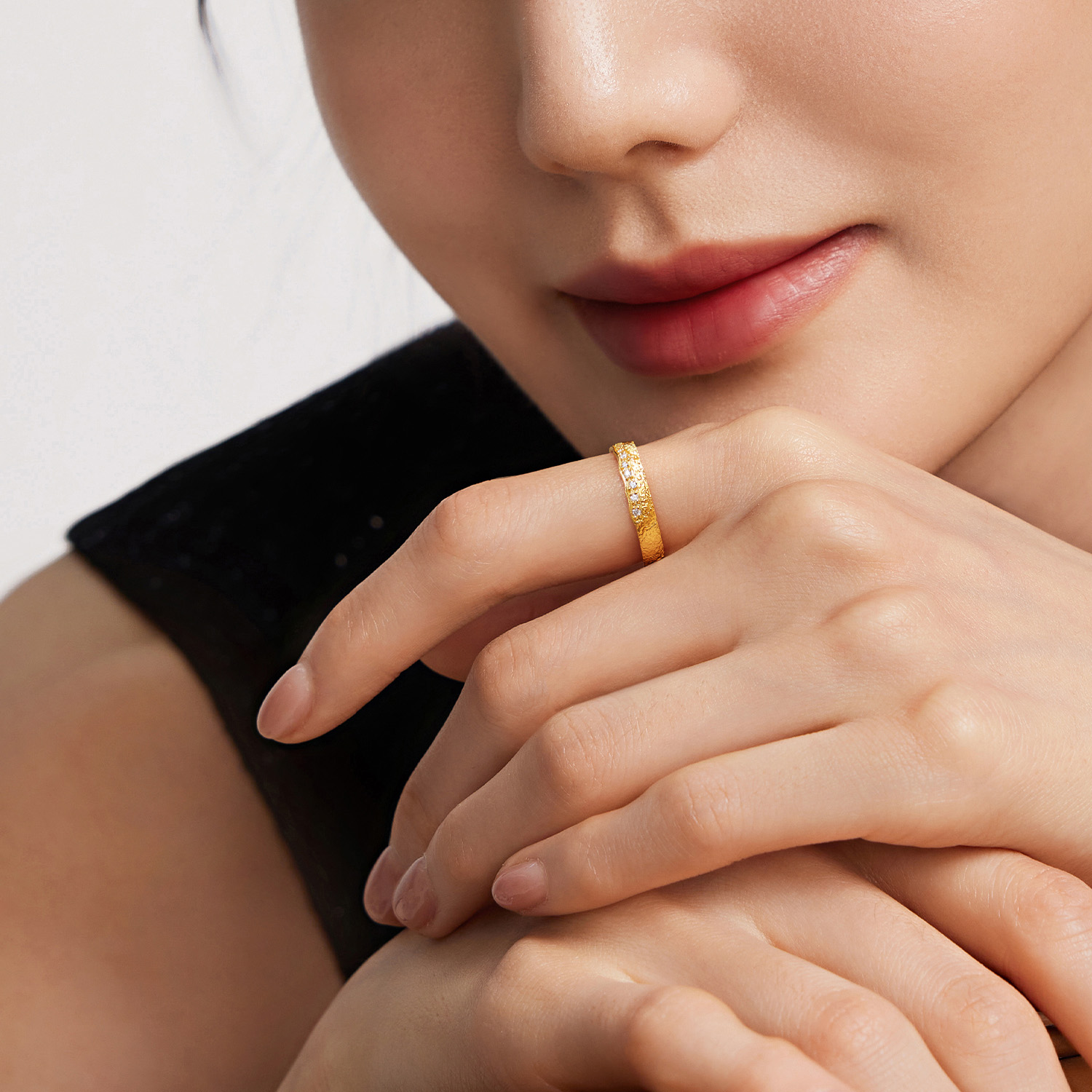 六福珠宝福满传家银河繁星黄金戒指实心女足金钻石戒指FXA0011DS