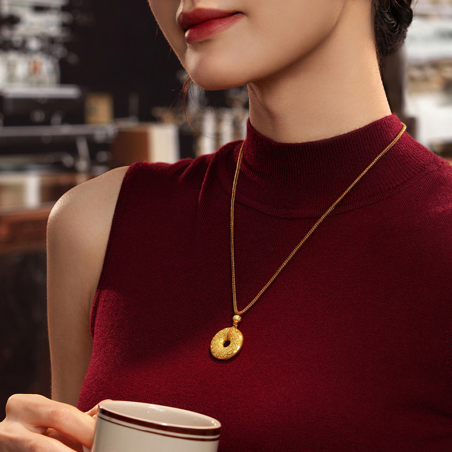 六福珠宝财富满盈平安扣黄金项链吊坠女戗刻铜钱纹计价G08G0003DS【视频看货】