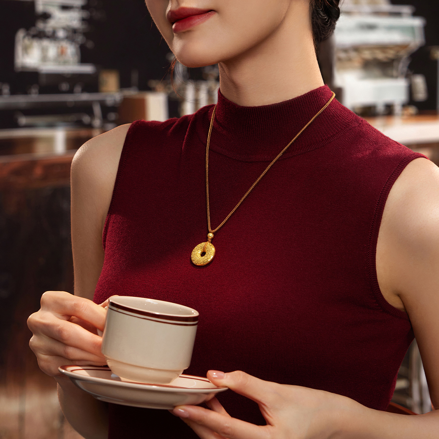 六福珠宝财富满盈平安扣黄金项链吊坠女戗刻铜钱纹计价G08G0003DS【视频看货】