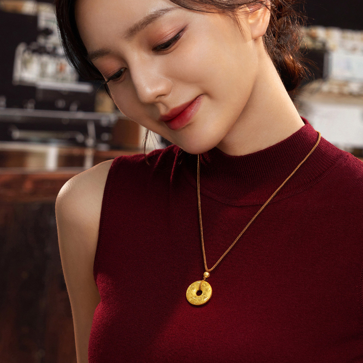 六福珠宝吉言金平安扣黄金项链吊坠女戗刻足金莲花计价G08G0004DS