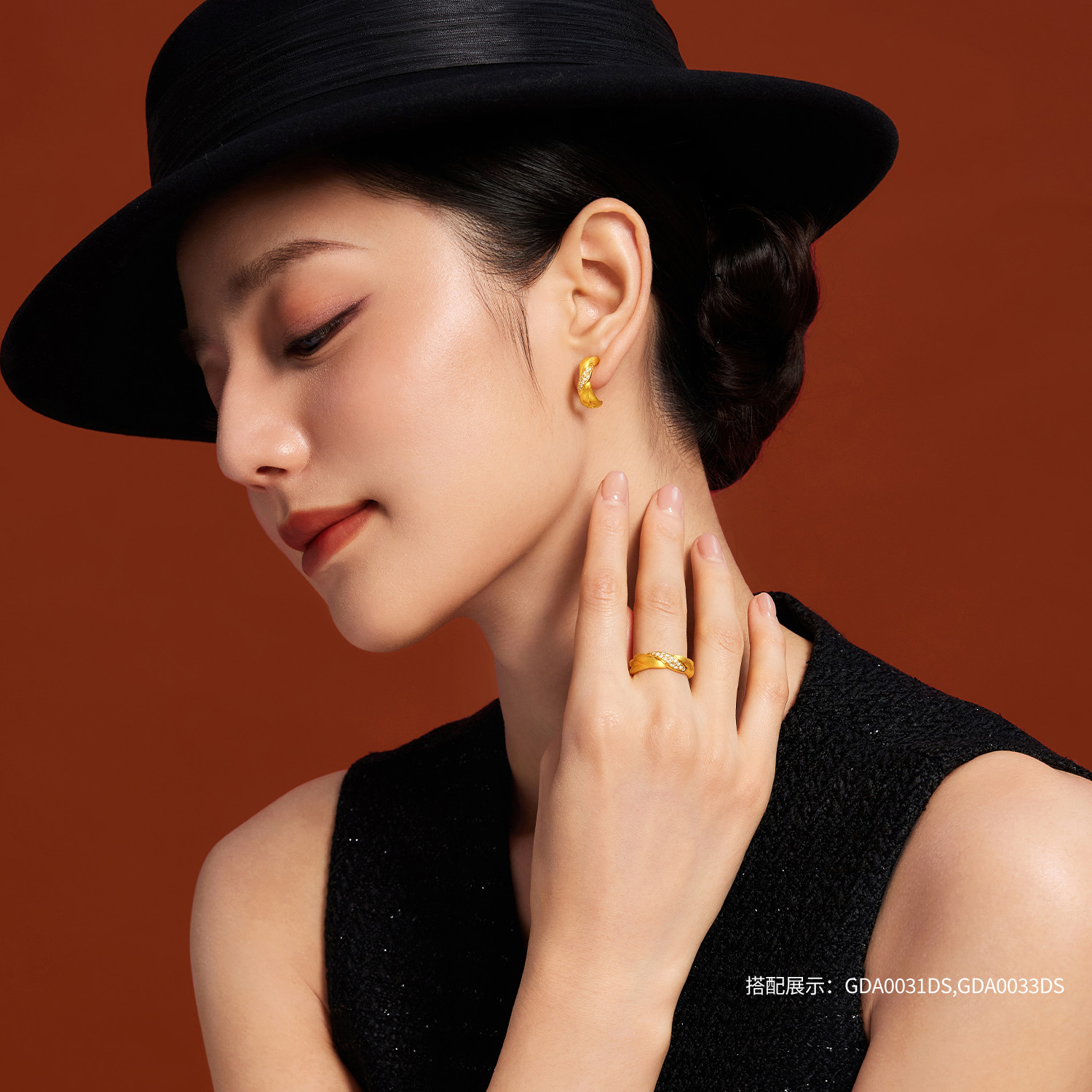 六福珠宝麻花黄金戒指女款手工拉丝5D硬金钻石戒指首饰GDA0033DS