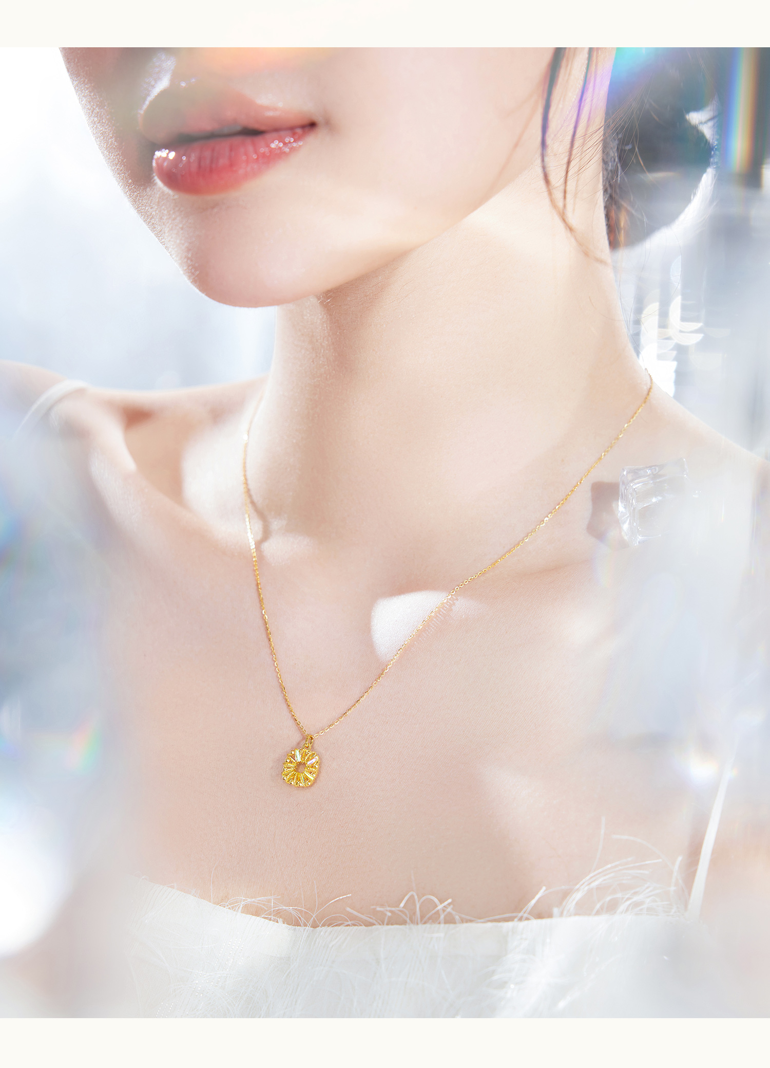 六福珠宝冰钻·方彩黄金项链女时尚炫彩色足金吊坠套链GJA0020DS