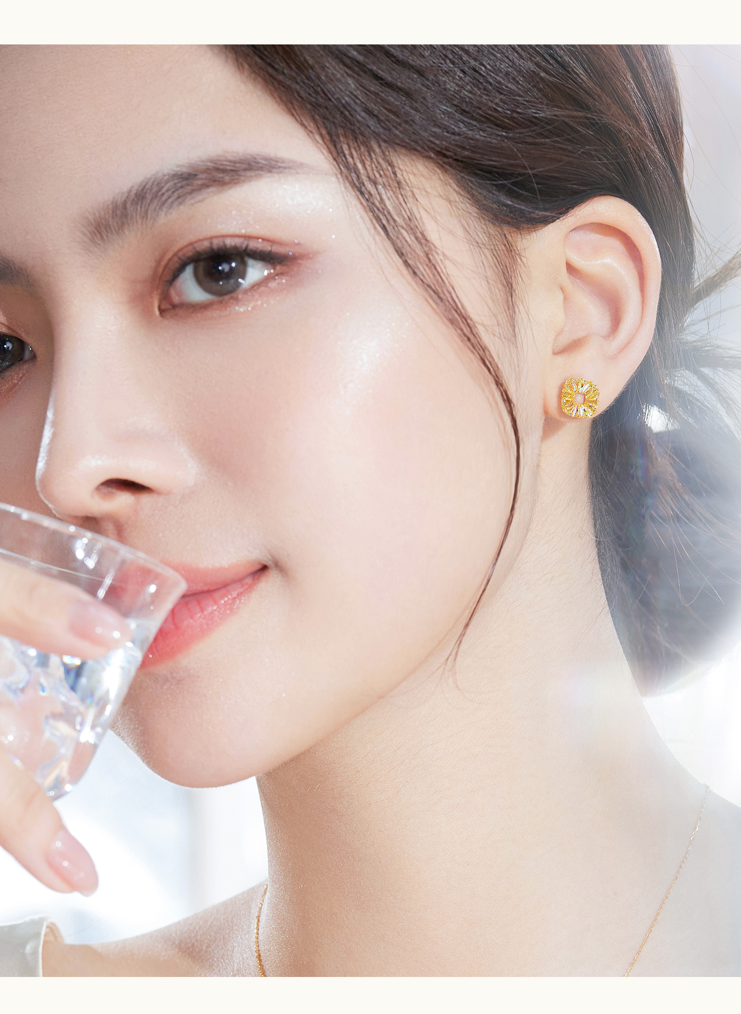 六福珠宝冰·钻方彩黄金耳钉耳环女时尚炫彩色足金耳饰GJA0021DS