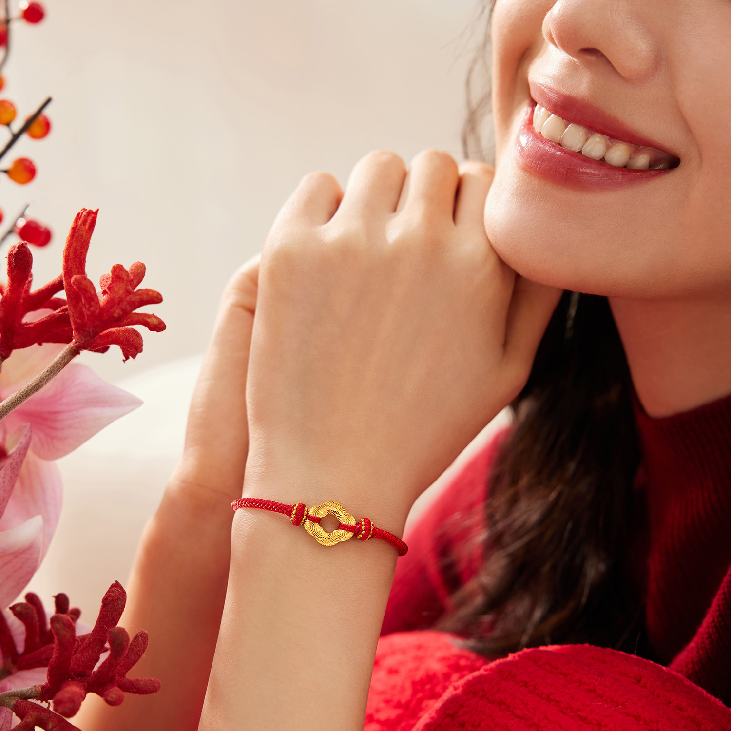 六福珠宝海棠环黄金挂坠手绳男女款硬金祥云纹编织手链ERA0004DS