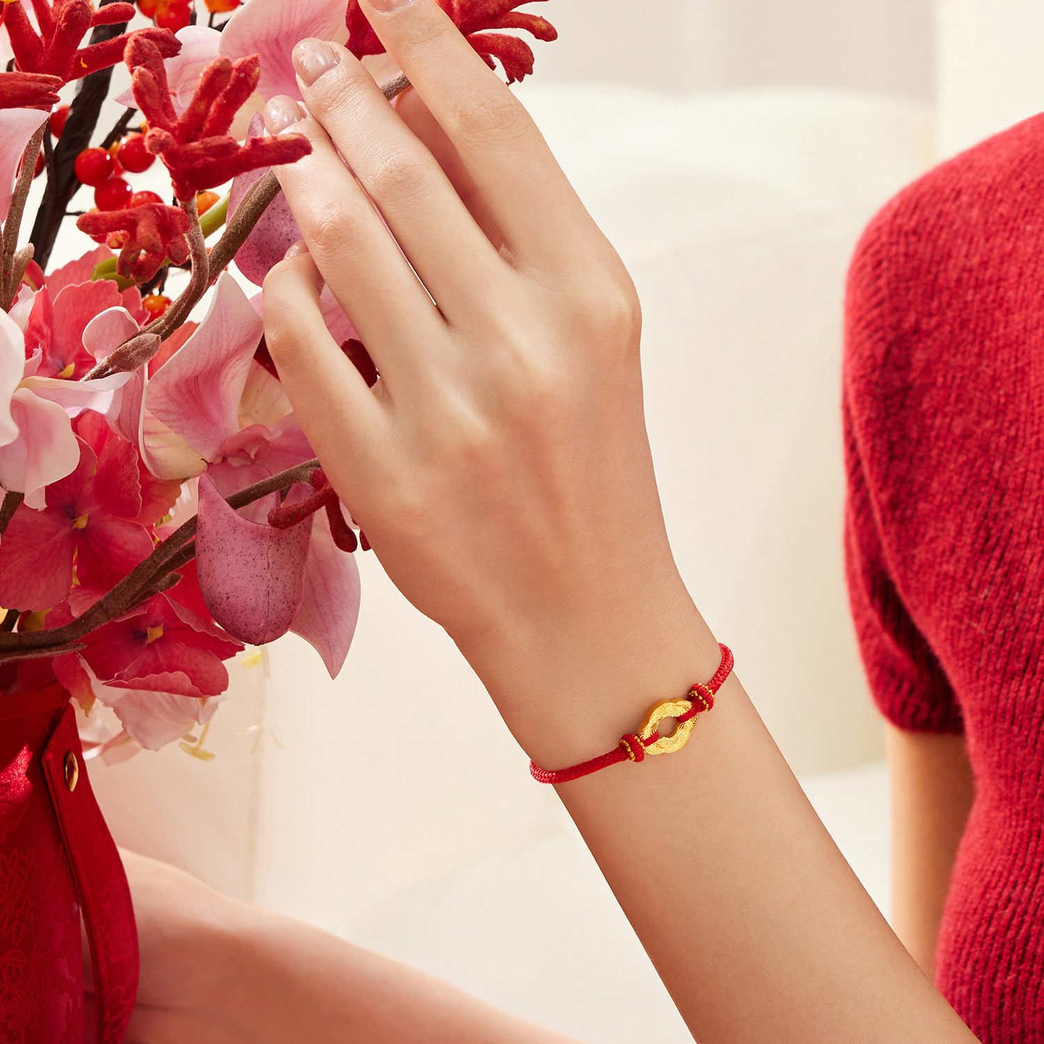 六福珠宝海棠环黄金挂坠手绳男女款硬金祥云纹编织手链ERA0004DS