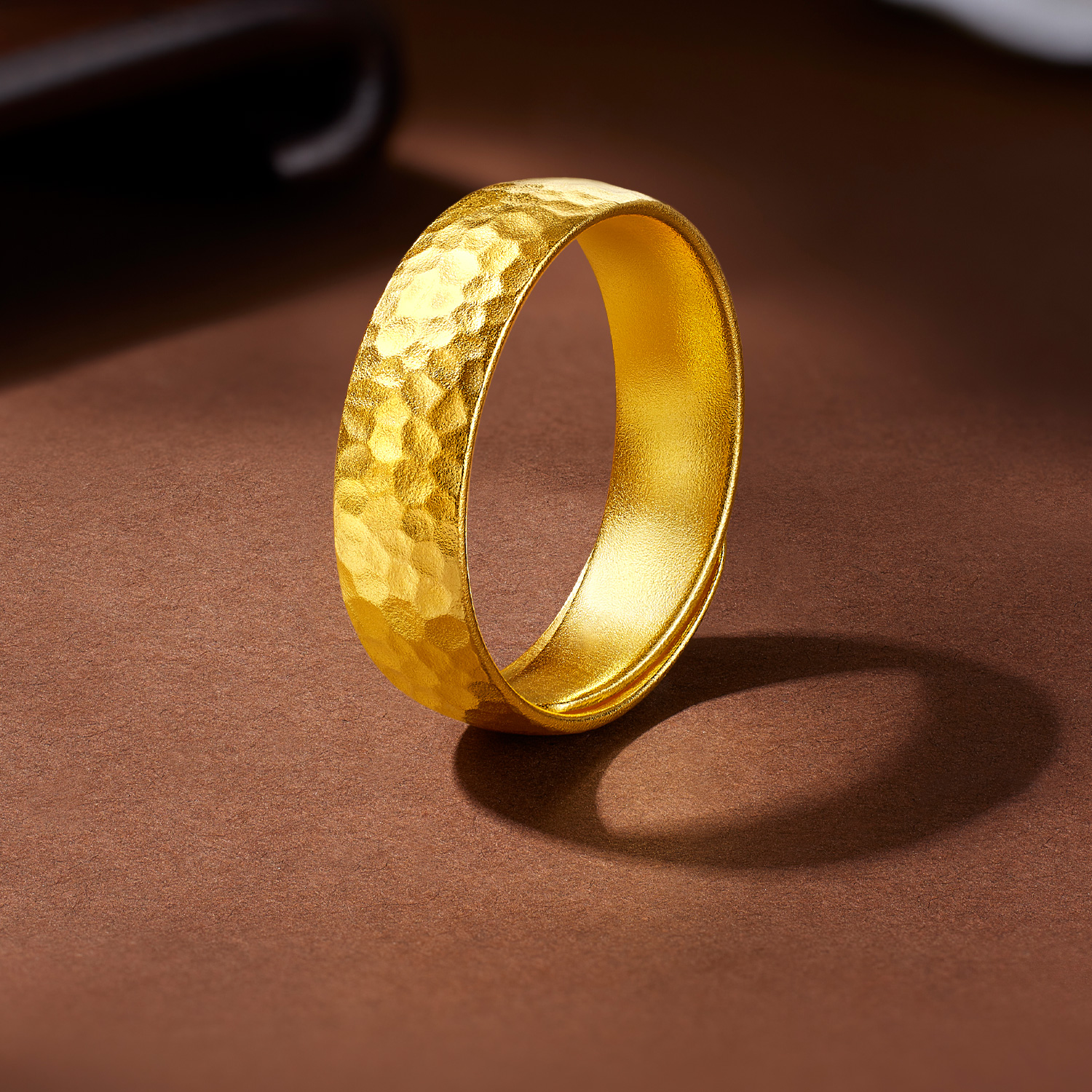 【9日上新】六福珠宝福满传家锤纹黄金戒指男女款古法实心对戒计价G21G0018DS