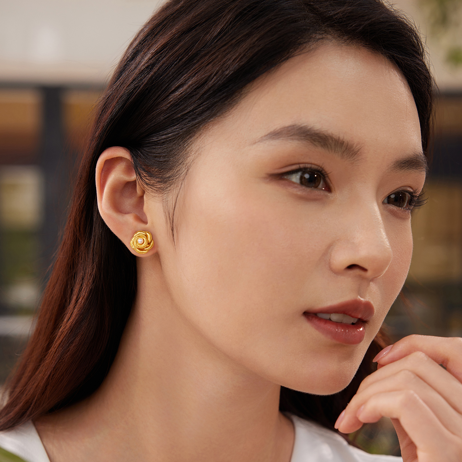 六福珠宝光影金山茶花黄金耳钉耳环手工拉丝珍珠耳饰计价036159ea【1V1直播看货】