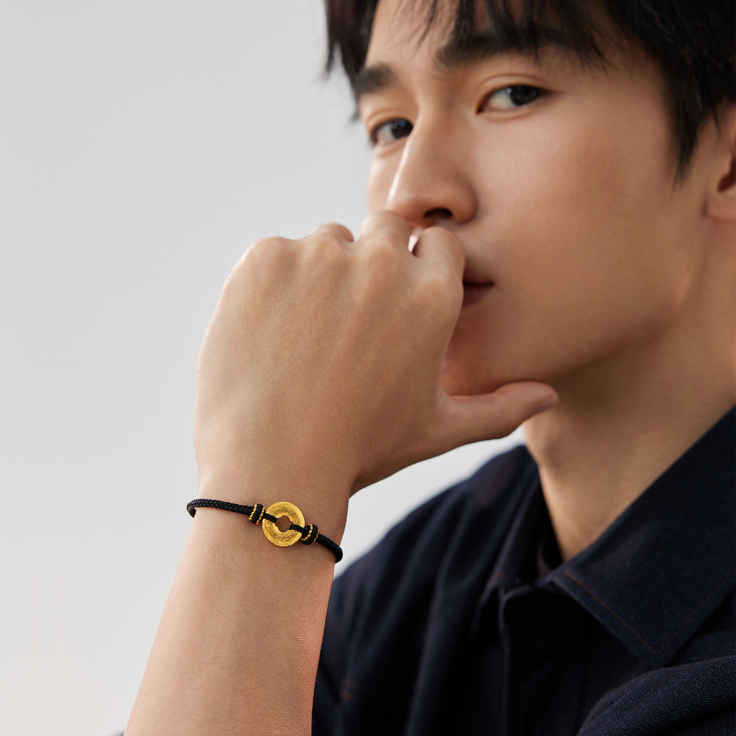 六福珠宝祥云平安扣黄金挂坠手绳男女款编织5D硬金手链ERA0003DS