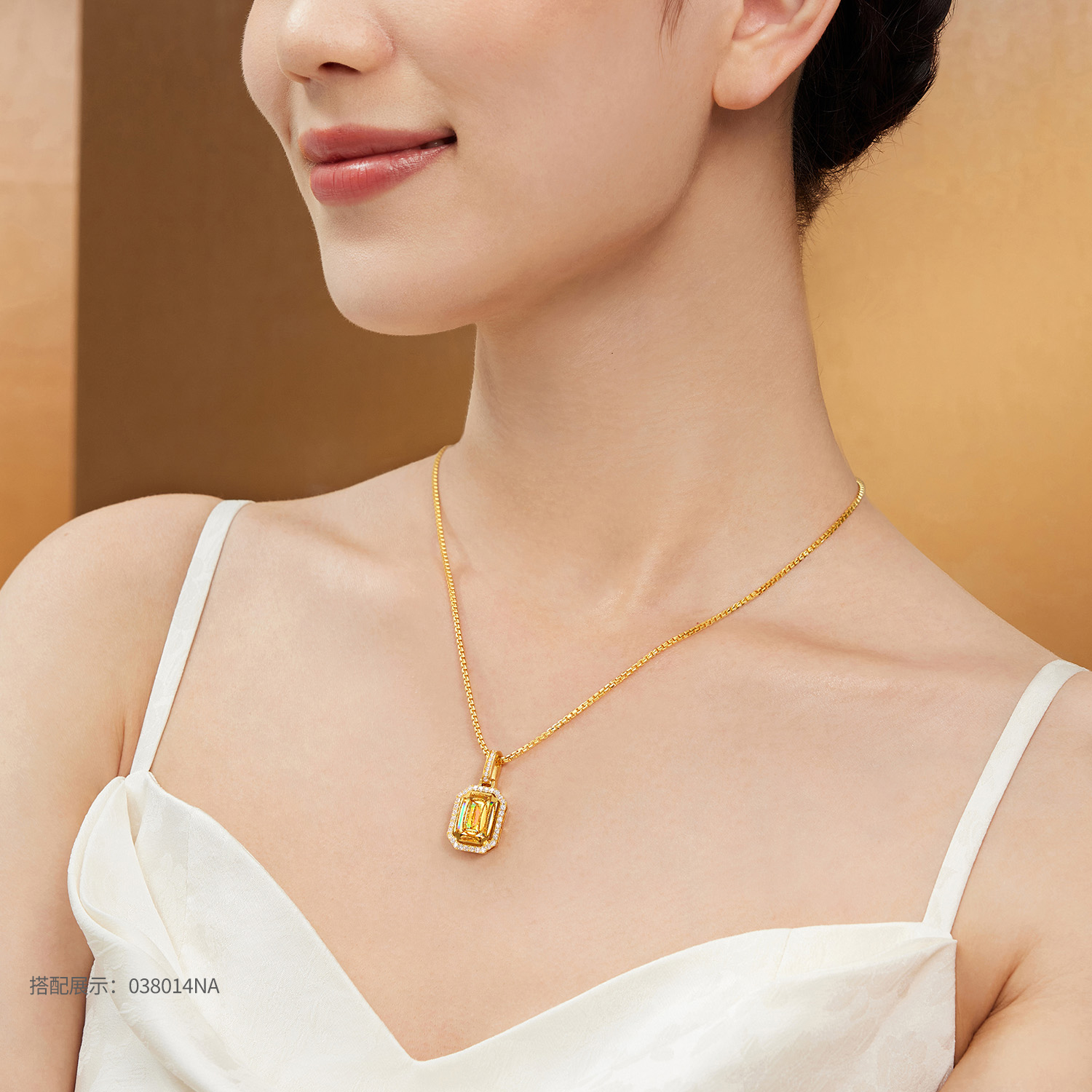 【20日上新】【成毅同款】六福珠宝冰·钻方糖黄金吊坠5G炫彩钻石挂坠037237PC冰钻新款