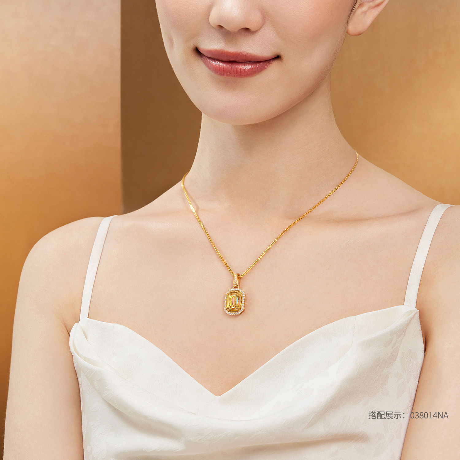 【20日上新】【成毅同款】六福珠宝冰·钻方糖黄金吊坠5G炫彩钻石挂坠037237PC冰钻新款