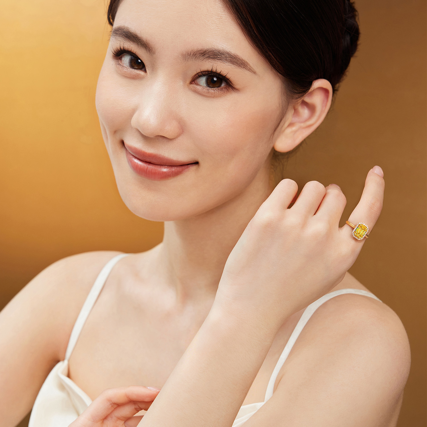 【20日上新】六福珠宝冰钻方糖黄金戒指女5G炫彩实心钻石首饰精致版037237RA冰钻新款