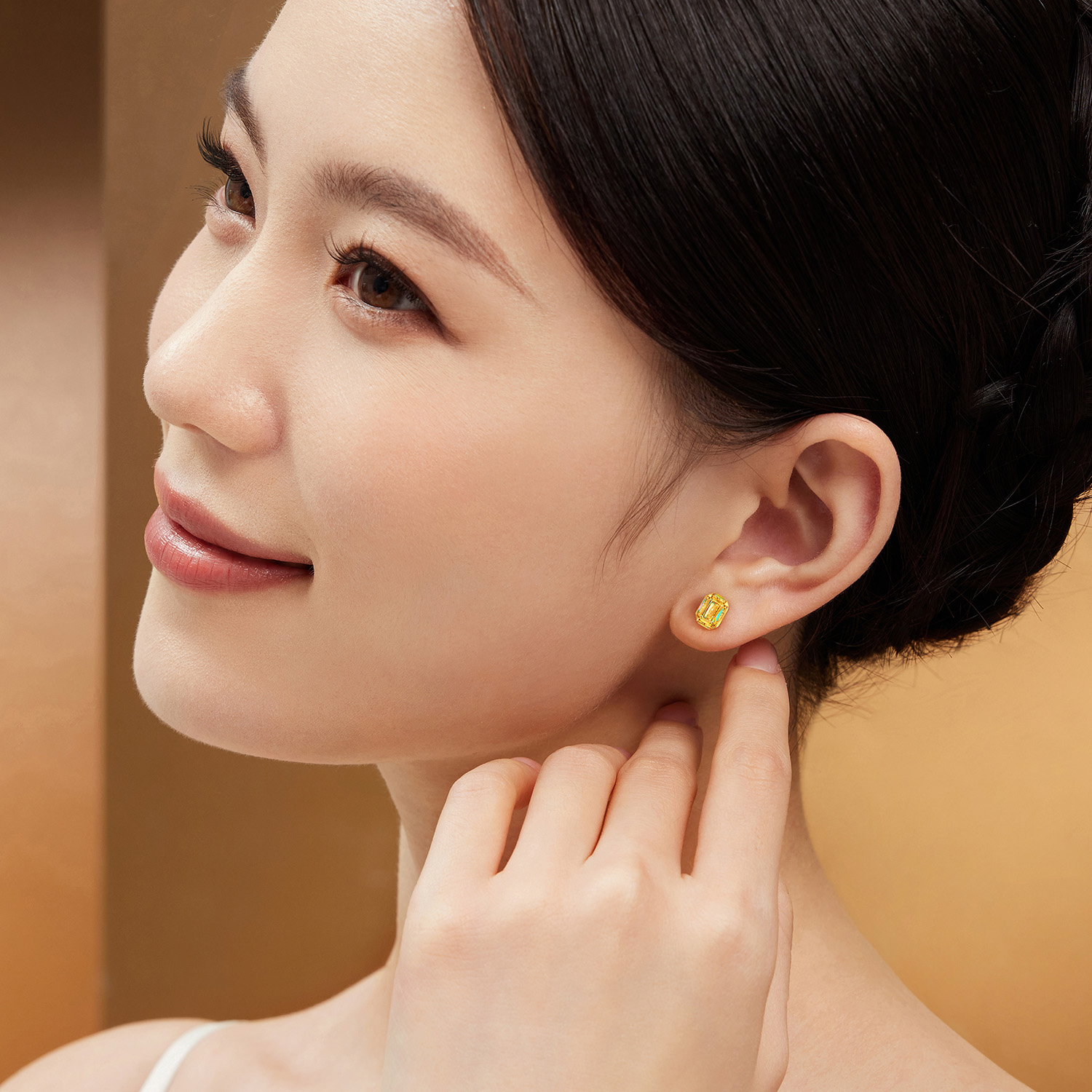 【20日上新】六福珠宝冰·钻方糖黄金耳钉耳环女5G炫彩几何耳饰清新版037900EA冰钻新款