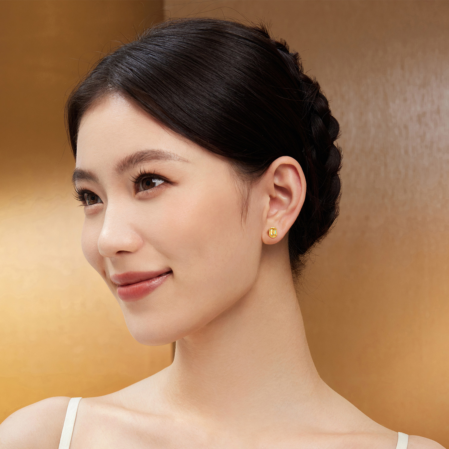 【20日上新】六福珠宝冰·钻方糖黄金耳钉耳环女5G炫彩几何耳饰清新版037900EA冰钻新款