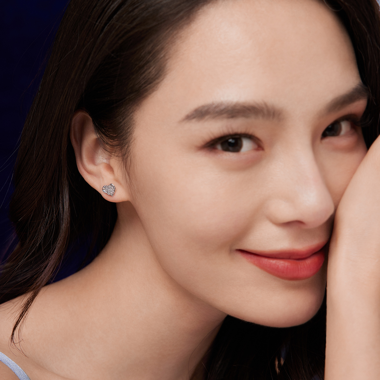 六福珠宝心闪闪铂金耳钉耳环铂950女爱心白金耳饰计价L25P0002DS