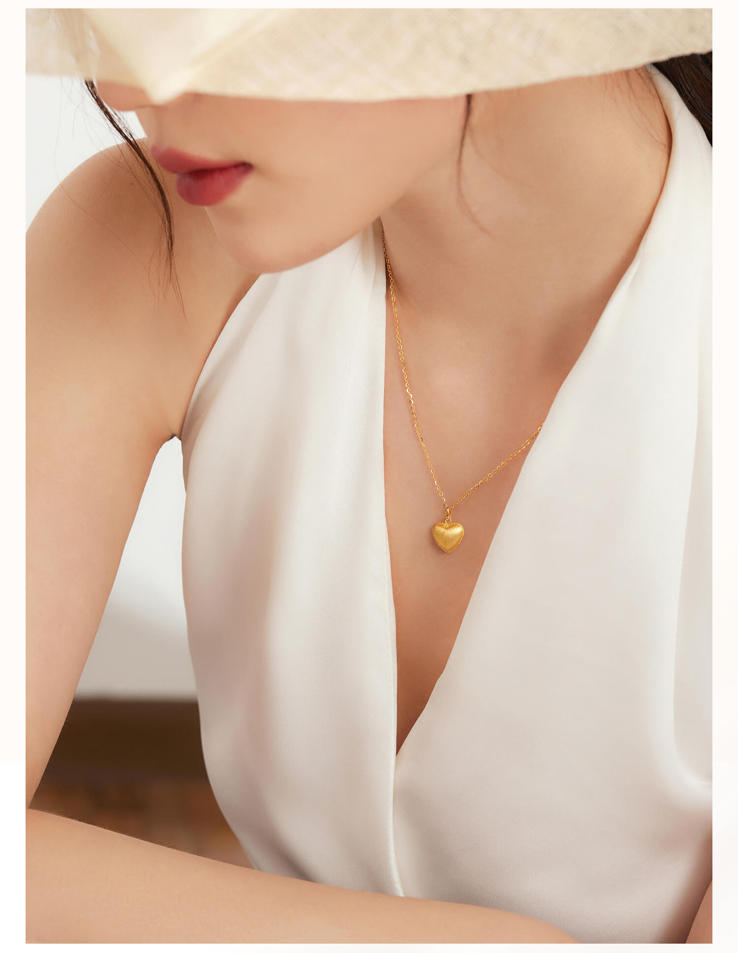 六福珠宝爱心黄金吊坠女复古手工拉丝足金挂坠首饰计价GJGTBP0001新520礼物