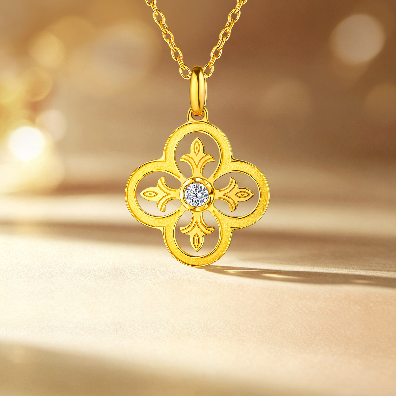 六福珠宝Goldstyle·X镂空四叶草钻石黄金吊坠女送礼定价002530PA