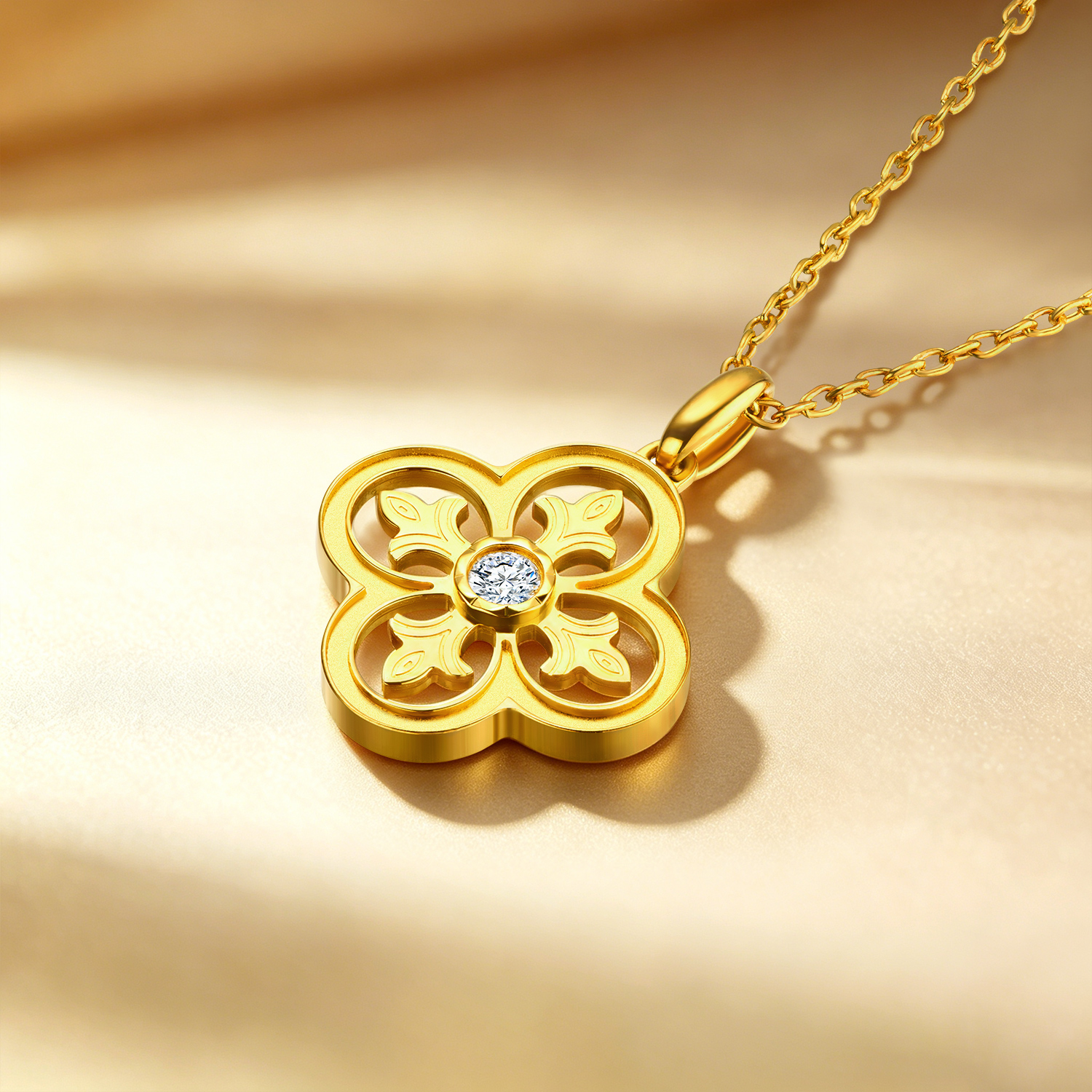 六福珠宝Goldstyle·X镂空四叶草钻石黄金吊坠女送礼定价002530PA