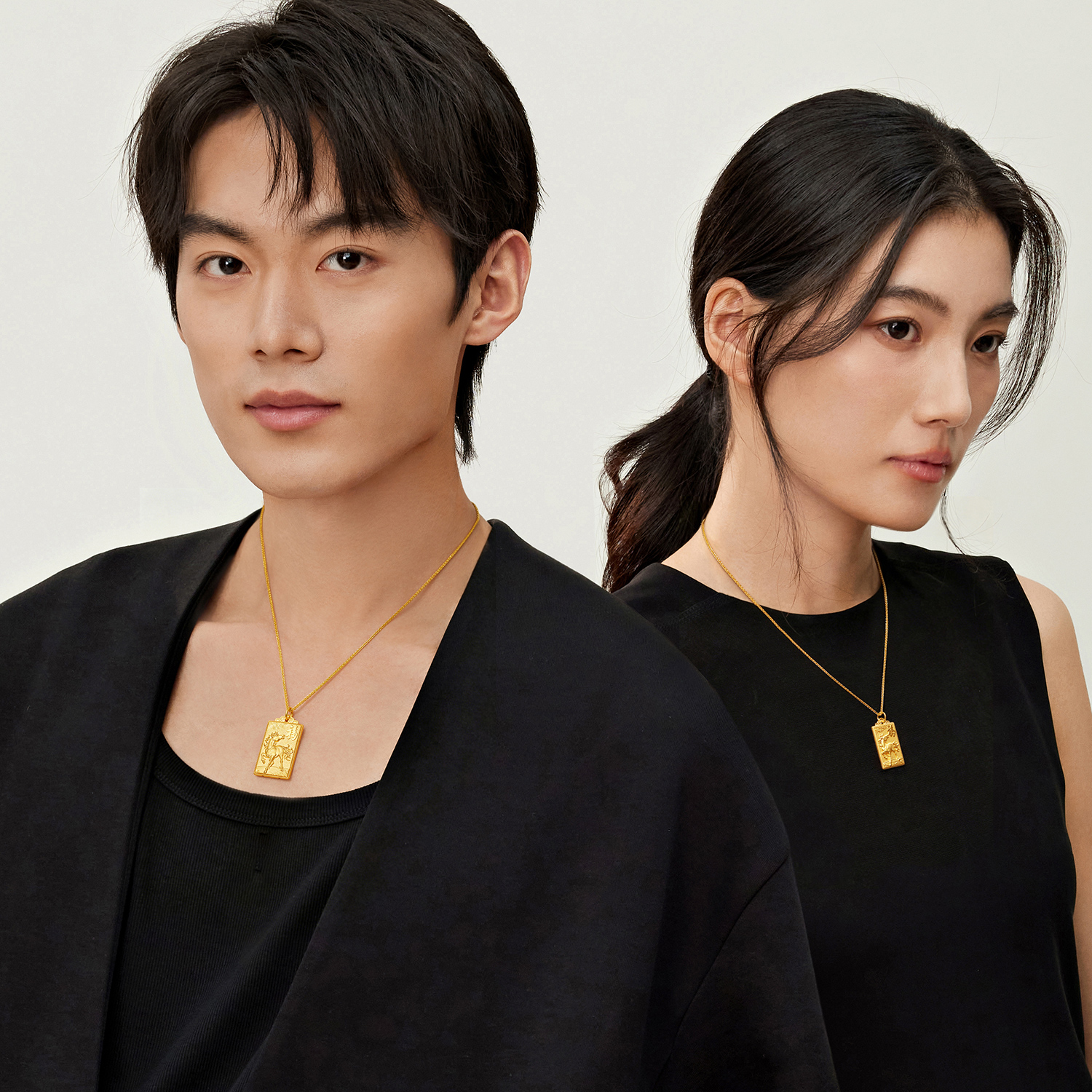 六福珠宝马上有福黄金吊坠男女款生肖马金方牌挂坠计价G16G0063DS新品313