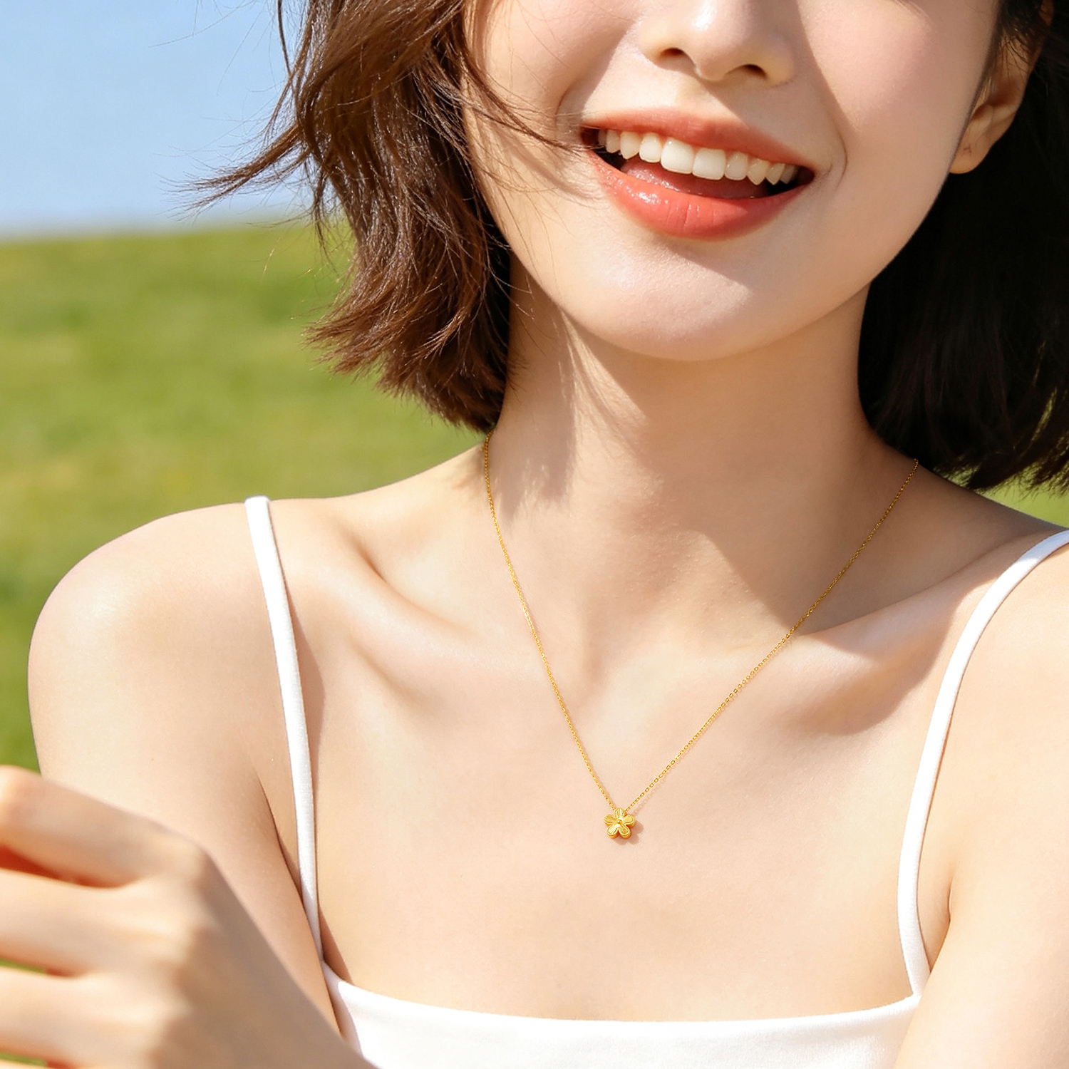 六福珠宝光影金小桃花黄金项链女款闪耀5G足金首饰计价GJG0252DS