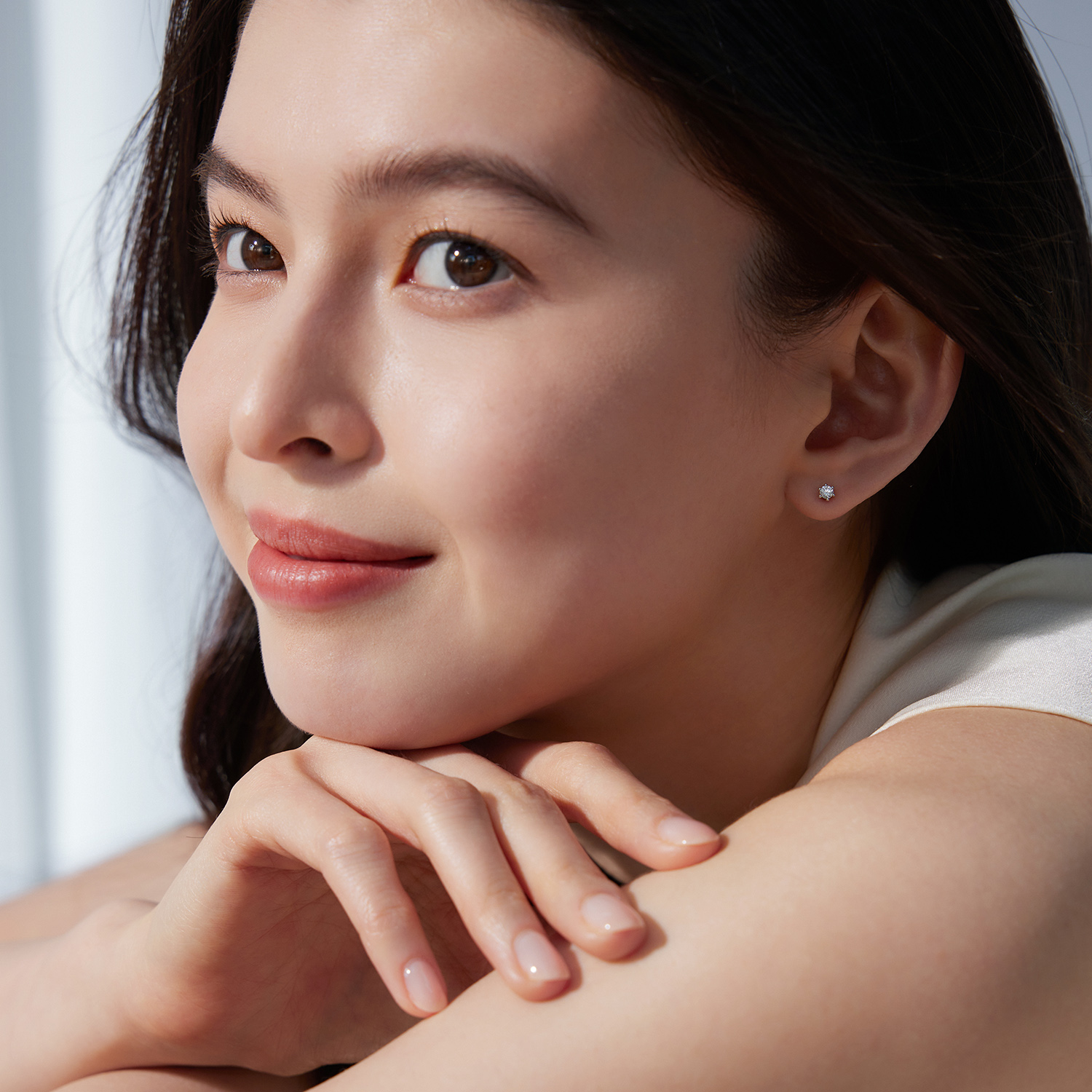 六福珠宝钻石耳钉单只气质18K金钻石耳环女款镶钻耳饰定价1300A