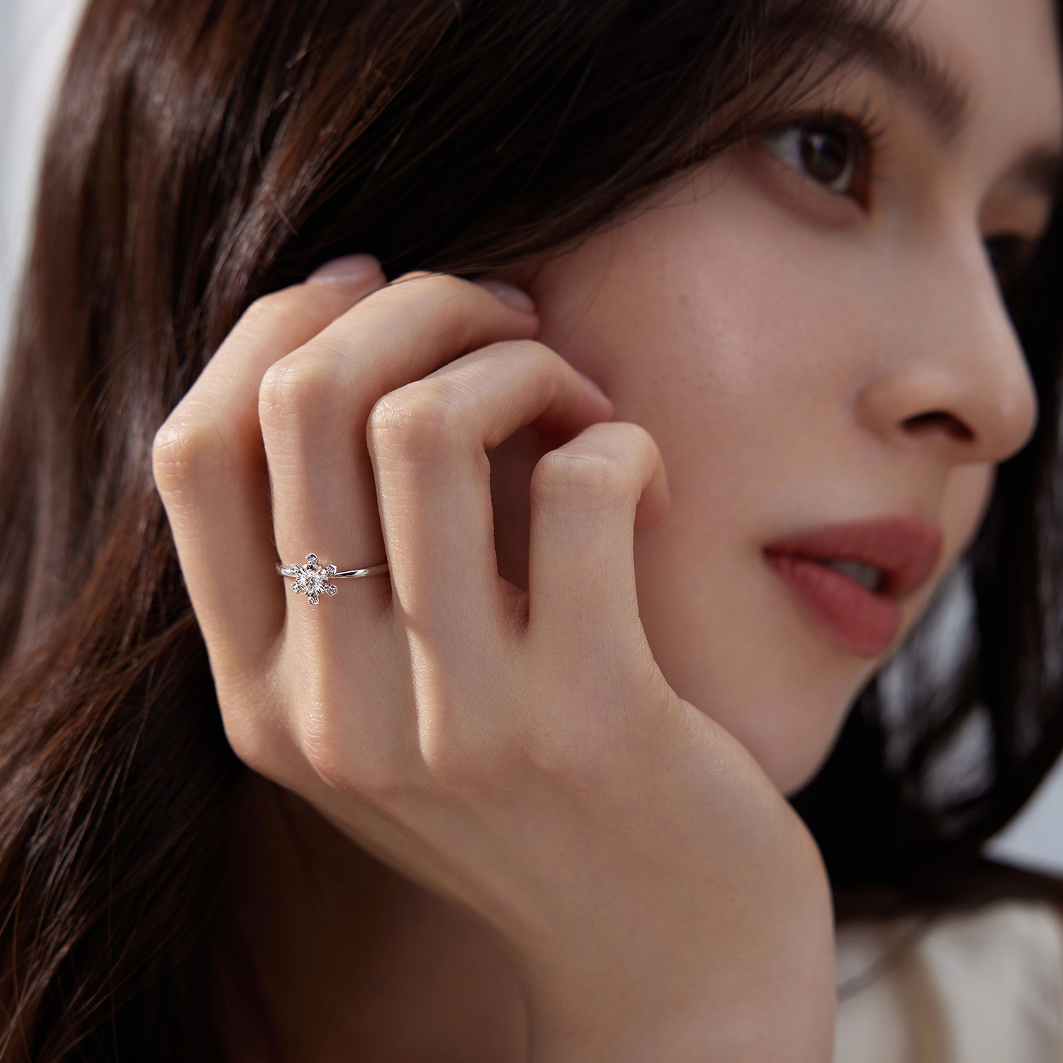 六福珠宝雪花18k金天然钻石戒指女六爪镶车花求婚钻戒定价N217【联系客服补货】