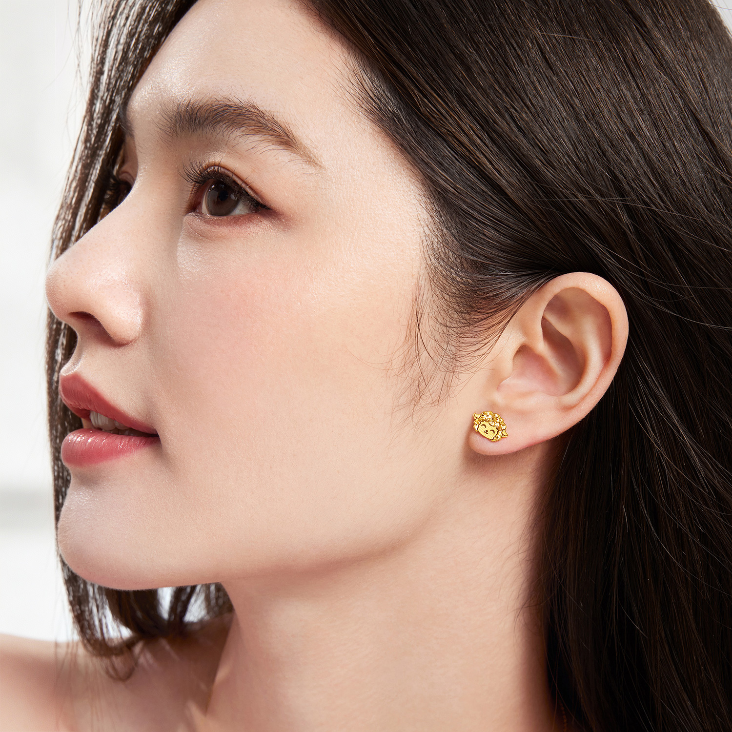 六福珠宝光影金喜气羊羊黄金耳钉女生肖碎碎冰耳饰计价GJG0296DS喜1